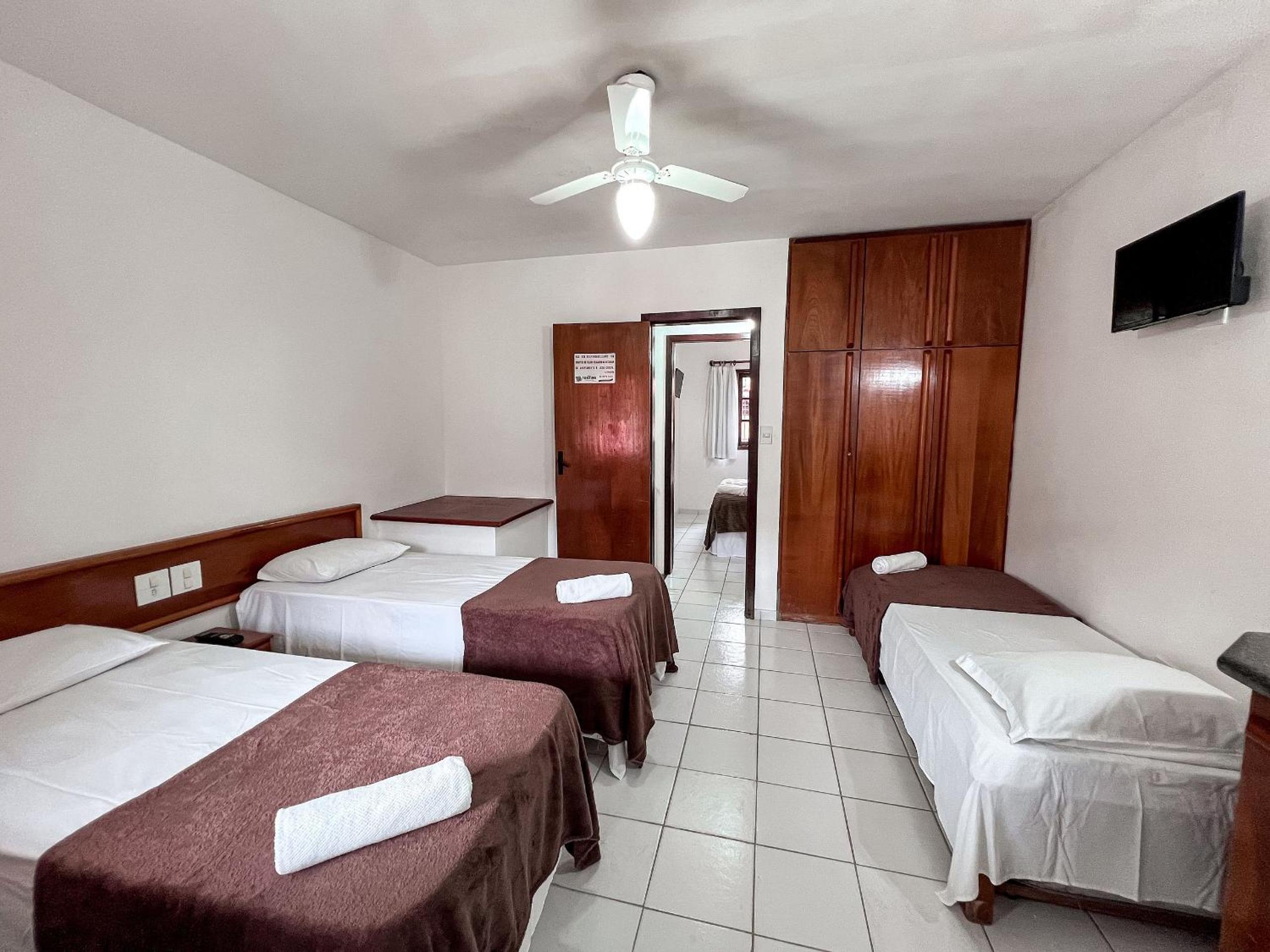 Casas com 2 ou 3 suítes (todas com ar split), com internet privativa 300MBPSno Residencial Nazareth, localizado a aproximadamente 80m da praia de Taperapuã