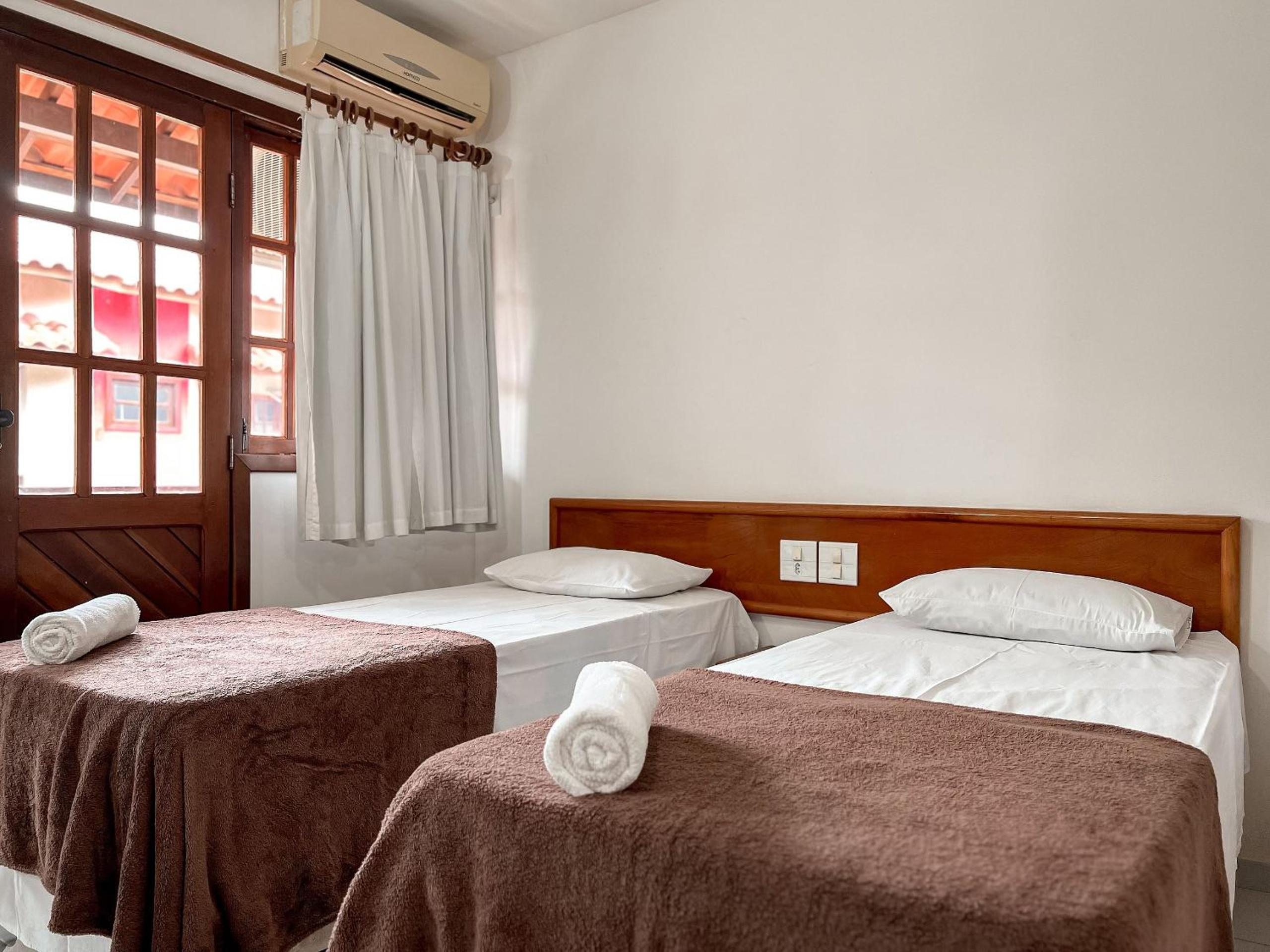 Casas com 2 ou 3 suítes (todas com ar split), com internet privativa 300MBPSno Residencial Nazareth, localizado a aproximadamente 80m da praia de Taperapuã
