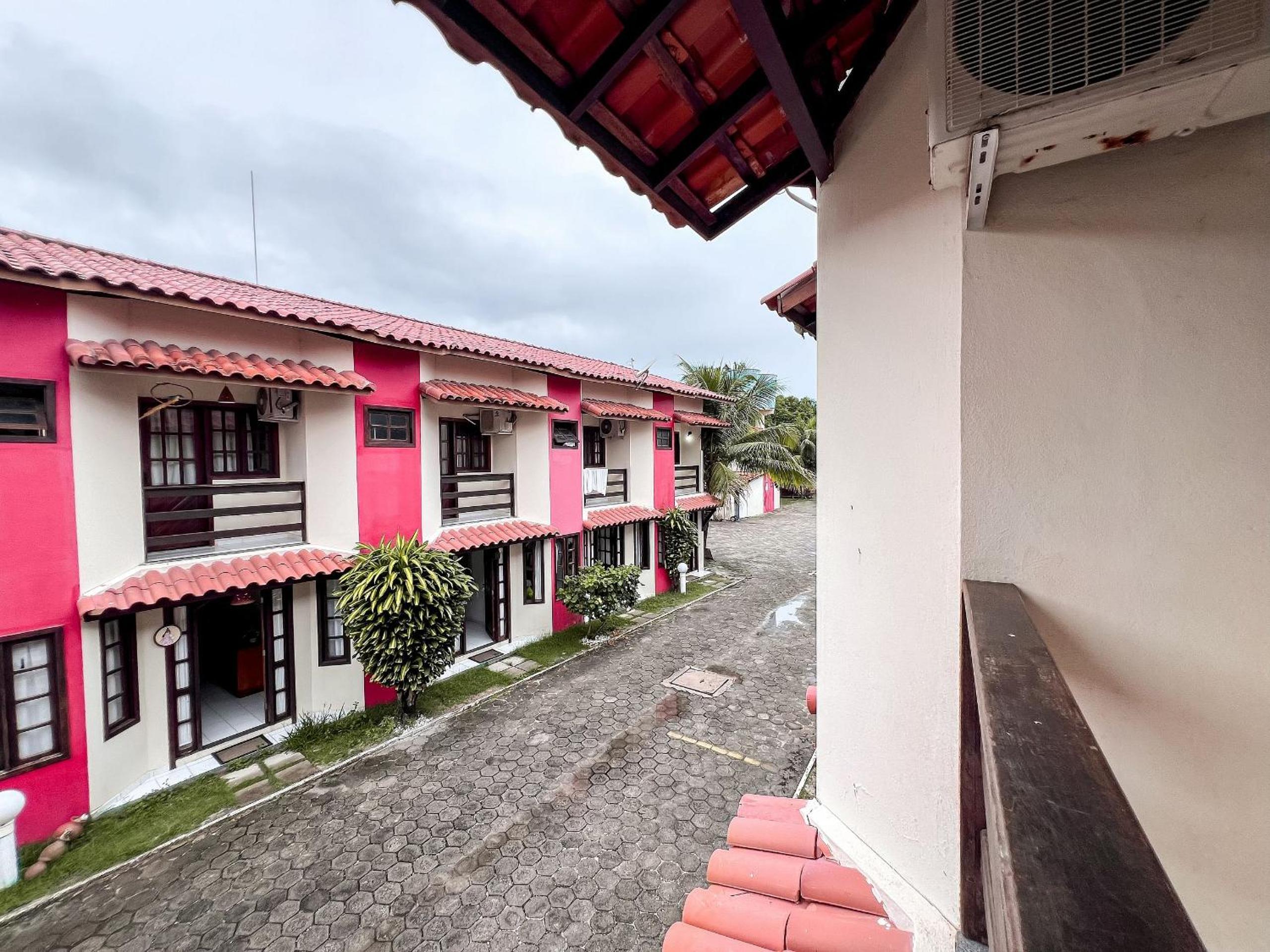 Casas com 2 ou 3 suítes (todas com ar split), com internet privativa 300MBPSno Residencial Nazareth, localizado a aproximadamente 80m da praia de Taperapuã