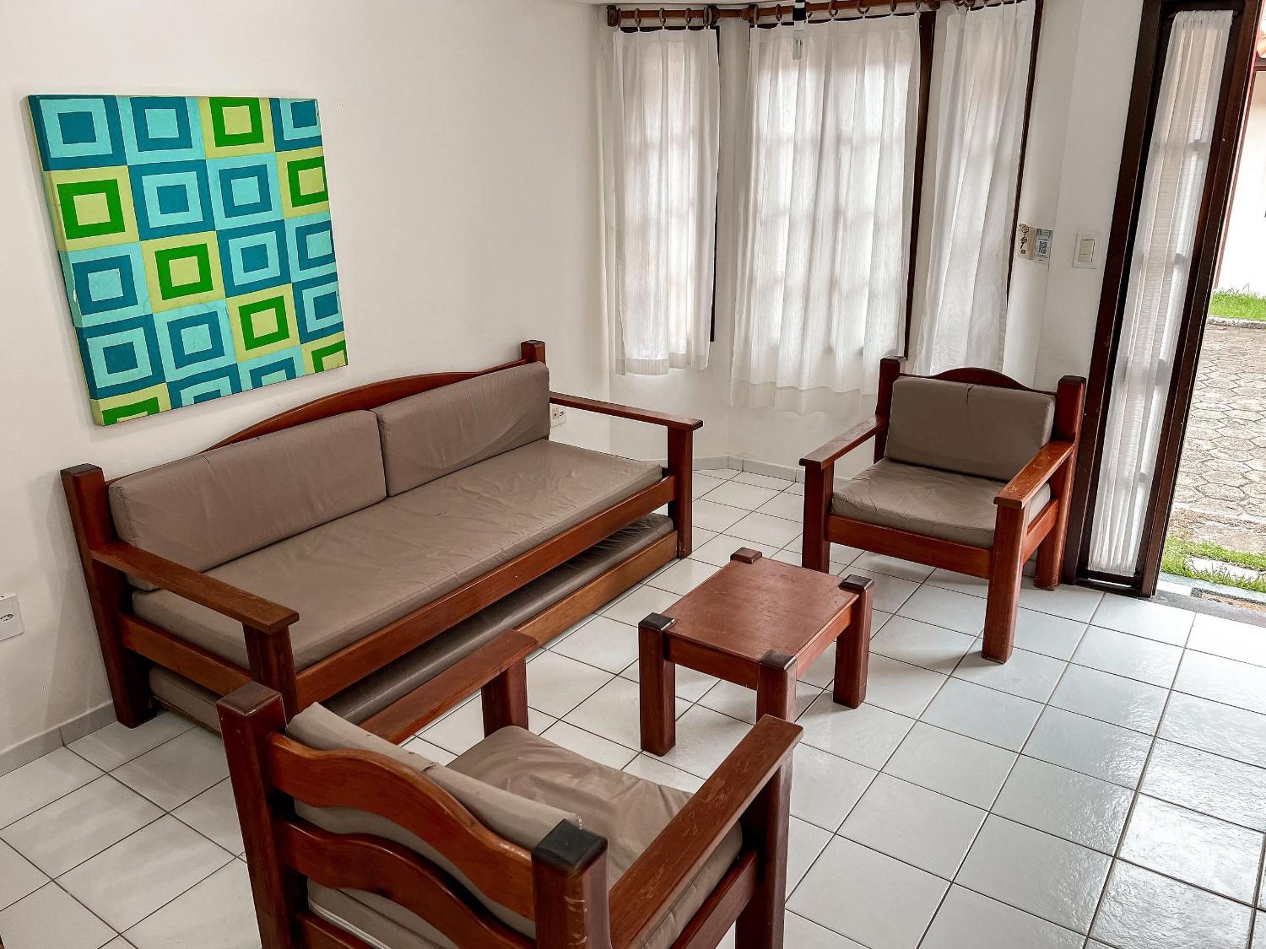 Casas com 2 ou 3 suítes (todas com ar split), com internet privativa 300MBPSno Residencial Nazareth, localizado a aproximadamente 80m da praia de Taperapuã