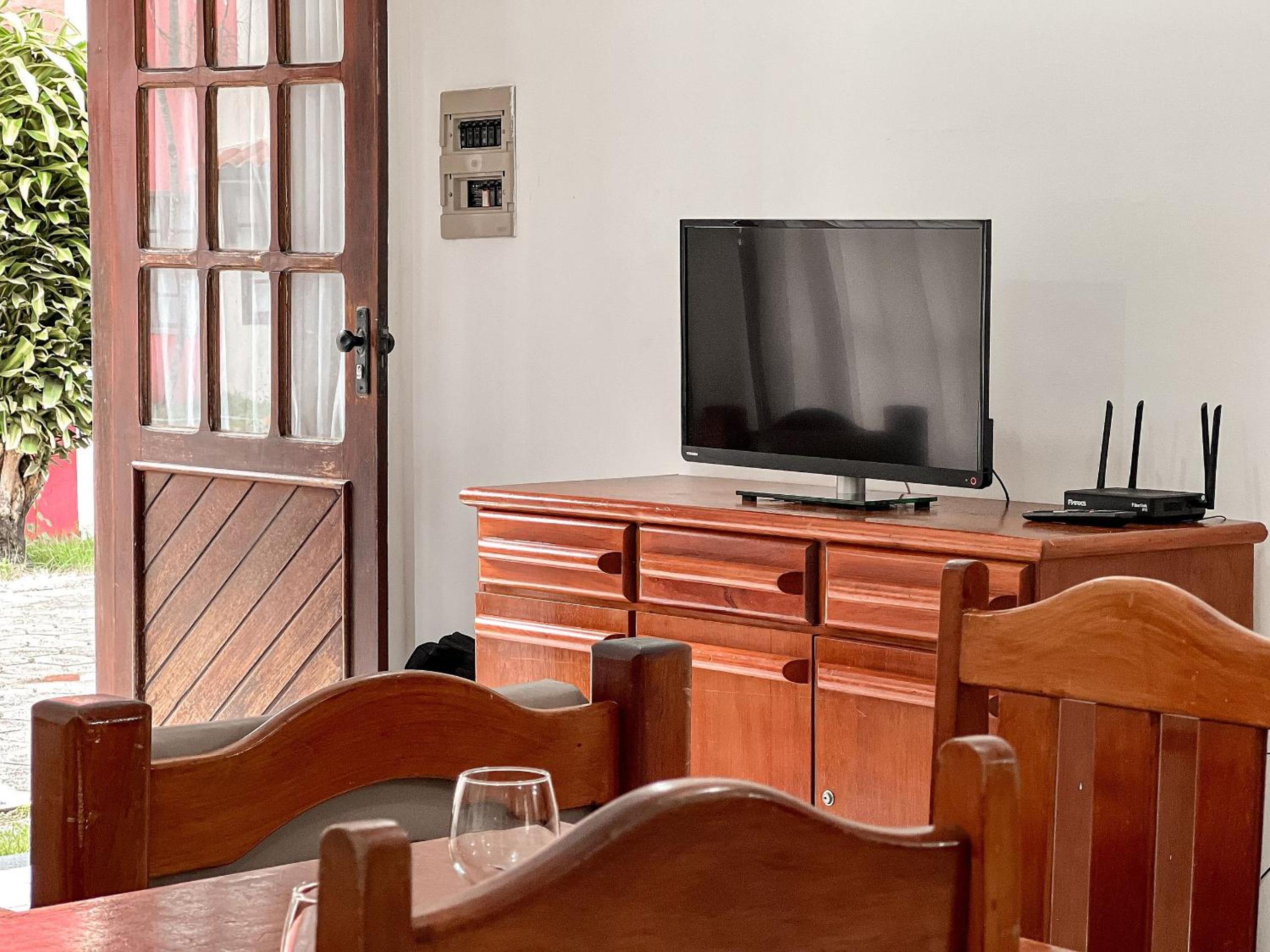 Casas com 2 ou 3 suítes (todas com ar split), com internet privativa 300MBPSno Residencial Nazareth, localizado a aproximadamente 80m da praia de Taperapuã