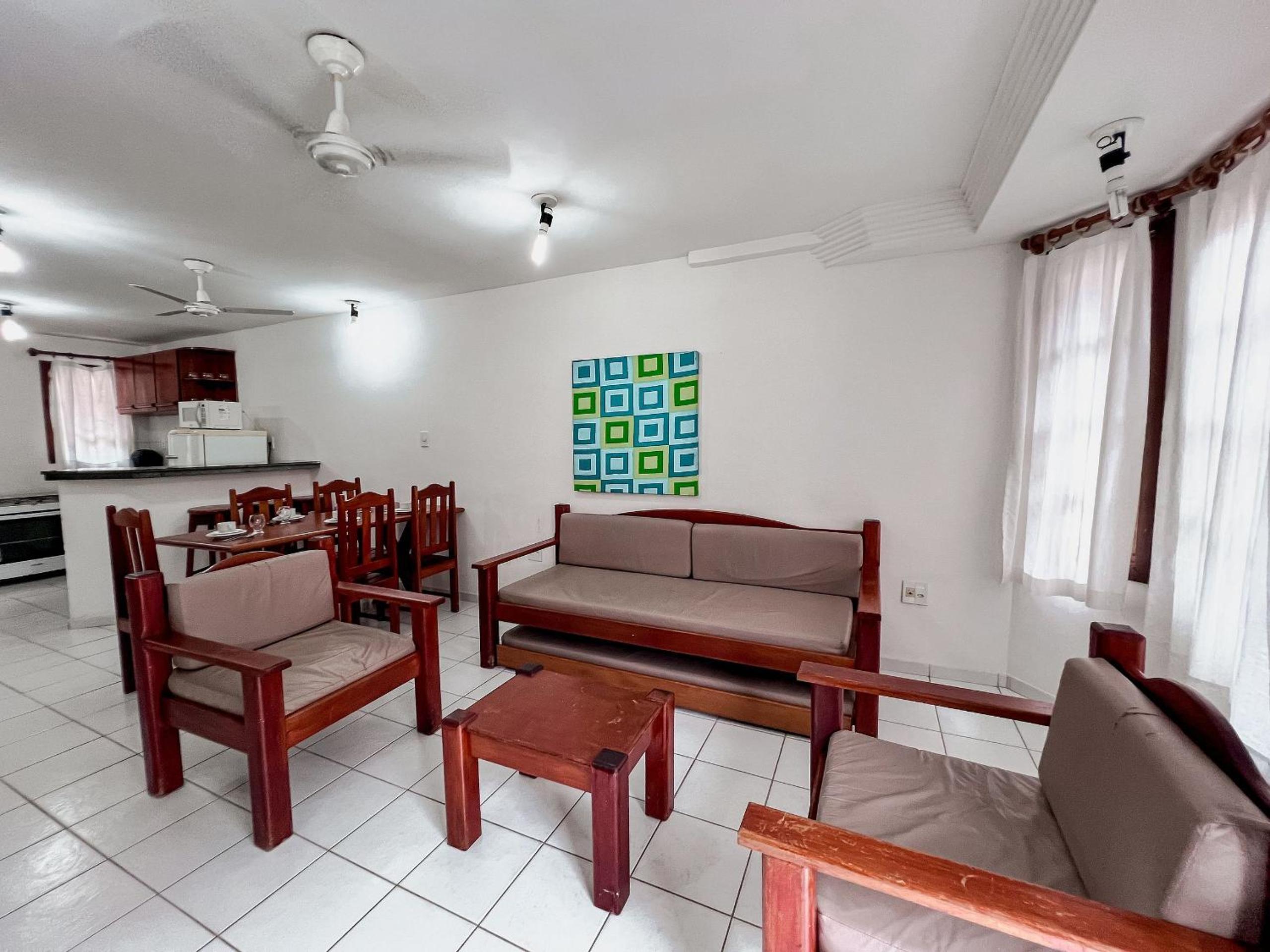 Casas com 2 ou 3 suítes (todas com ar split), com internet privativa 300MBPSno Residencial Nazareth, localizado a aproximadamente 80m da praia de Taperapuã