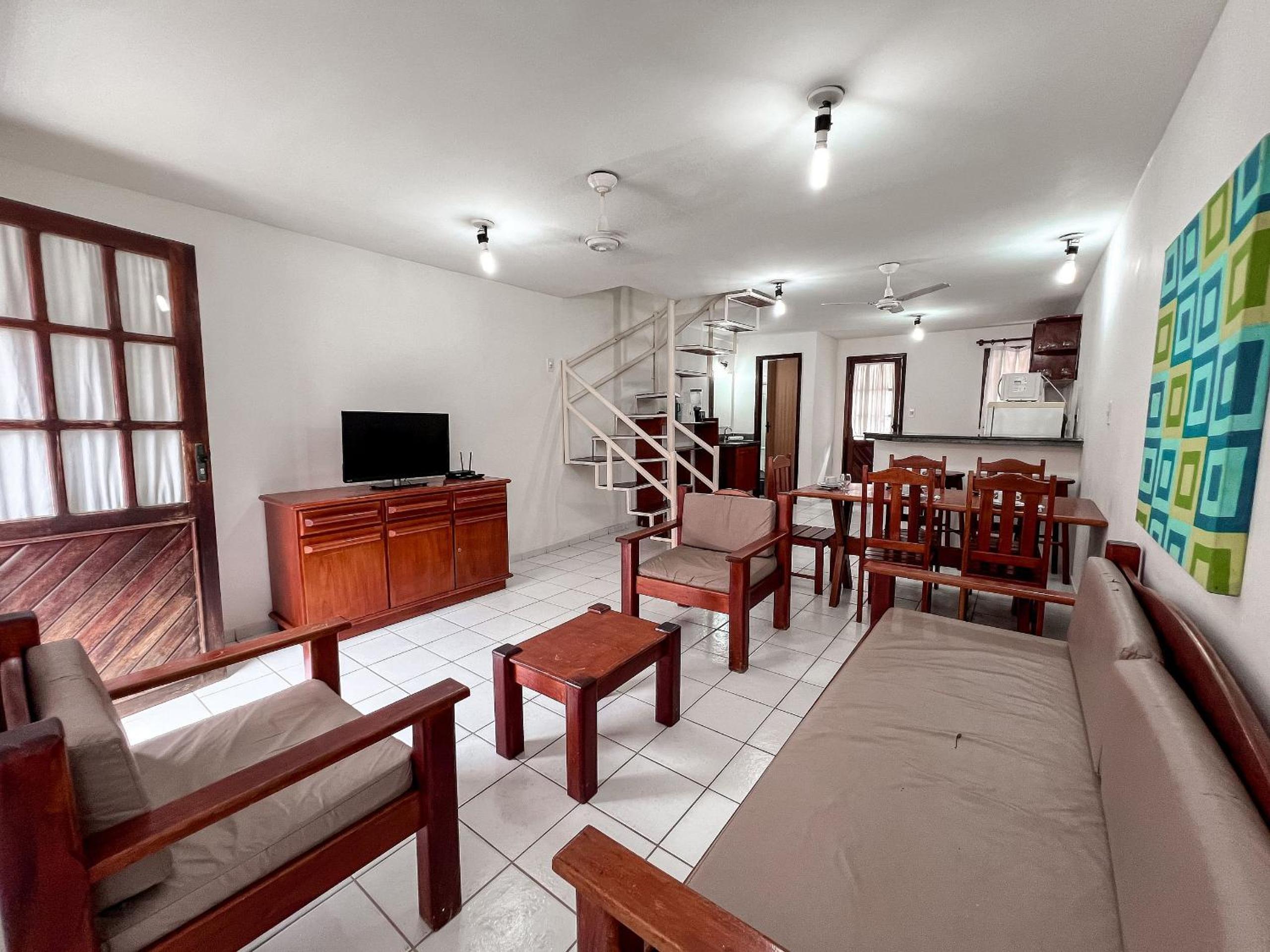 Casas com 2 ou 3 suítes (todas com ar split), com internet privativa 300MBPSno Residencial Nazareth, localizado a aproximadamente 80m da praia de Taperapuã