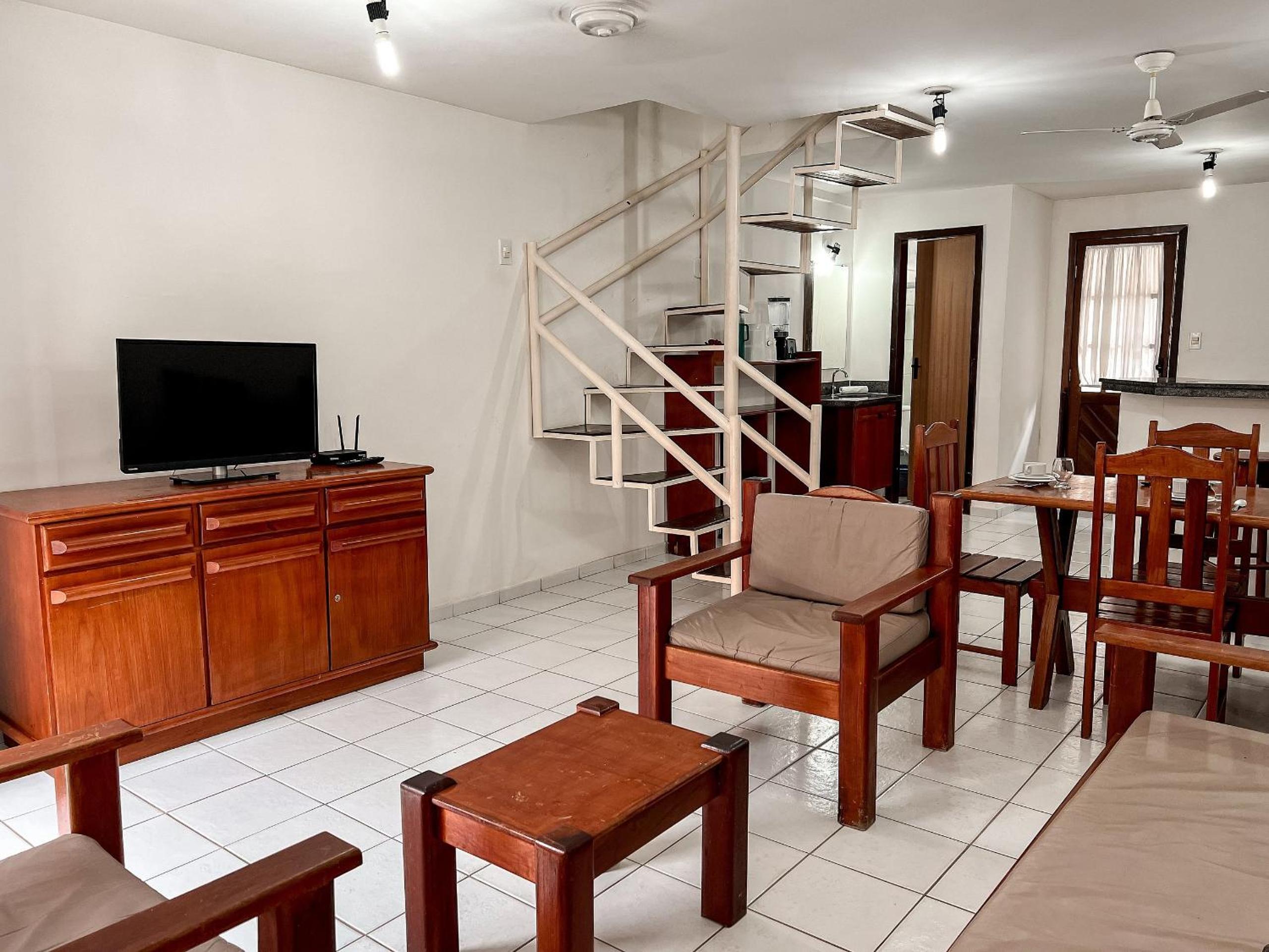 Casas com 2 ou 3 suítes (todas com ar split), com internet privativa 300MBPSno Residencial Nazareth, localizado a aproximadamente 80m da praia de Taperapuã