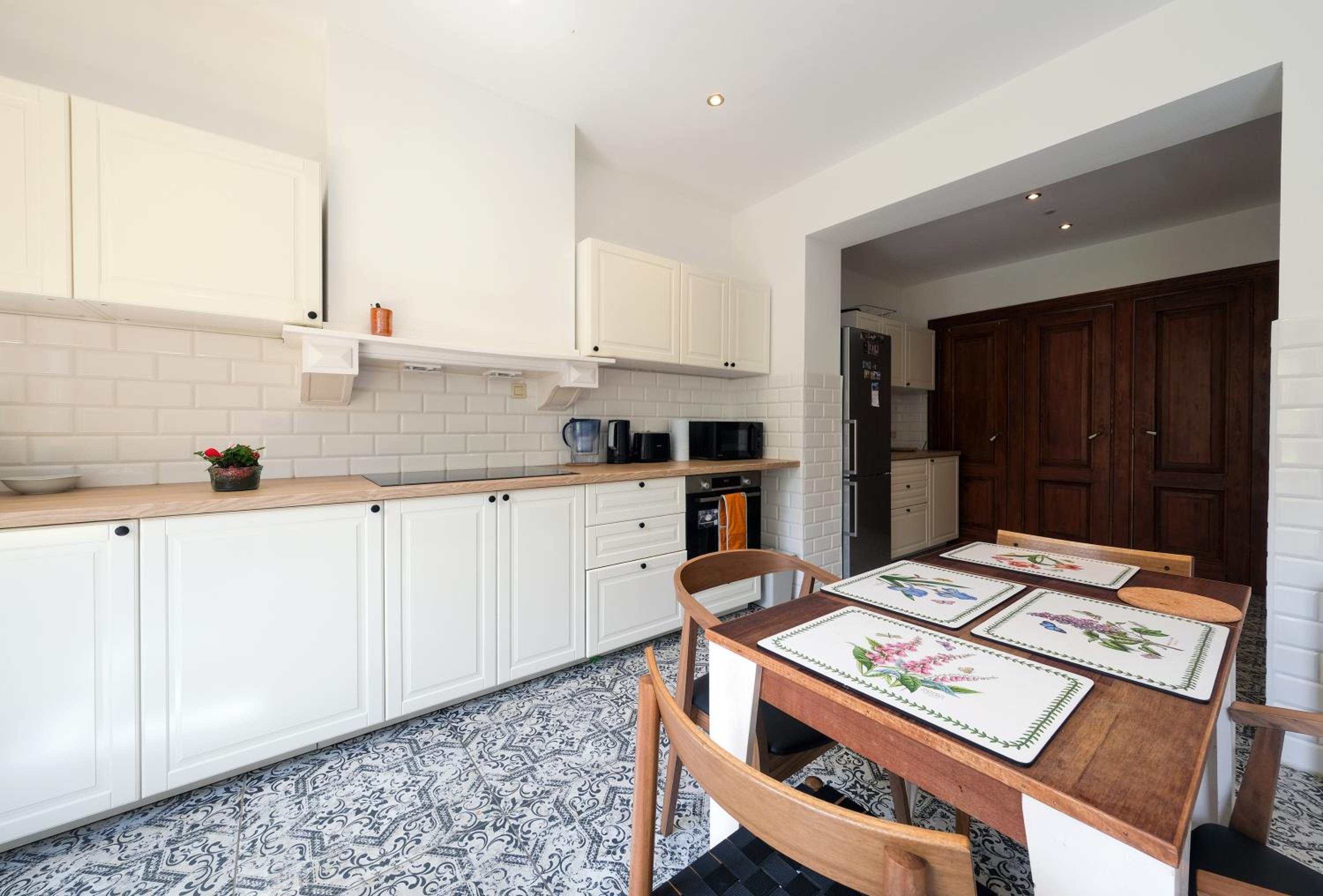 Your homestay in a bibliophile mansion