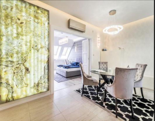 Jacuzzi Roofterrace Luxury over the Opera view 4