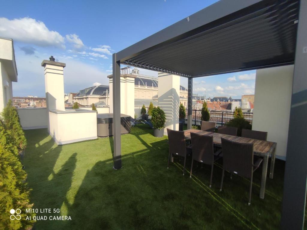 Jacuzzi Roofterrace Luxury over the Opera view 2