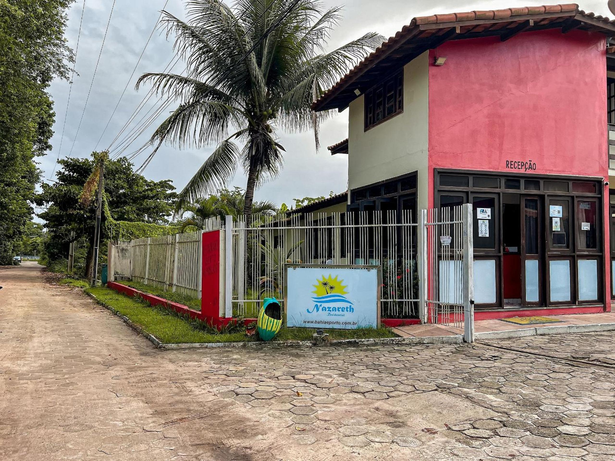 Casas com 2 ou 3 suítes (todas com ar split), com internet privativa 300MBPSno Residencial Nazareth, localizado a aproximadamente 80m da praia de Taperapuã