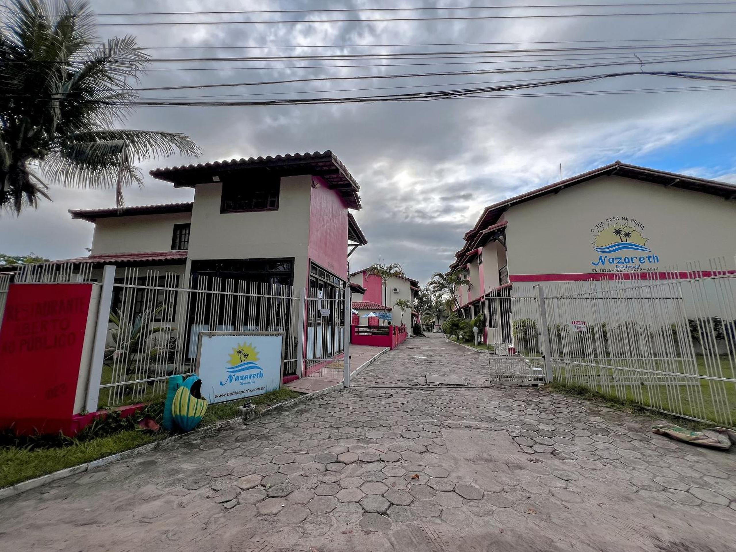 Casas com 2 ou 3 suítes (todas com ar split), com internet privativa 300MBPSno Residencial Nazareth, localizado a aproximadamente 80m da praia de Taperapuã
