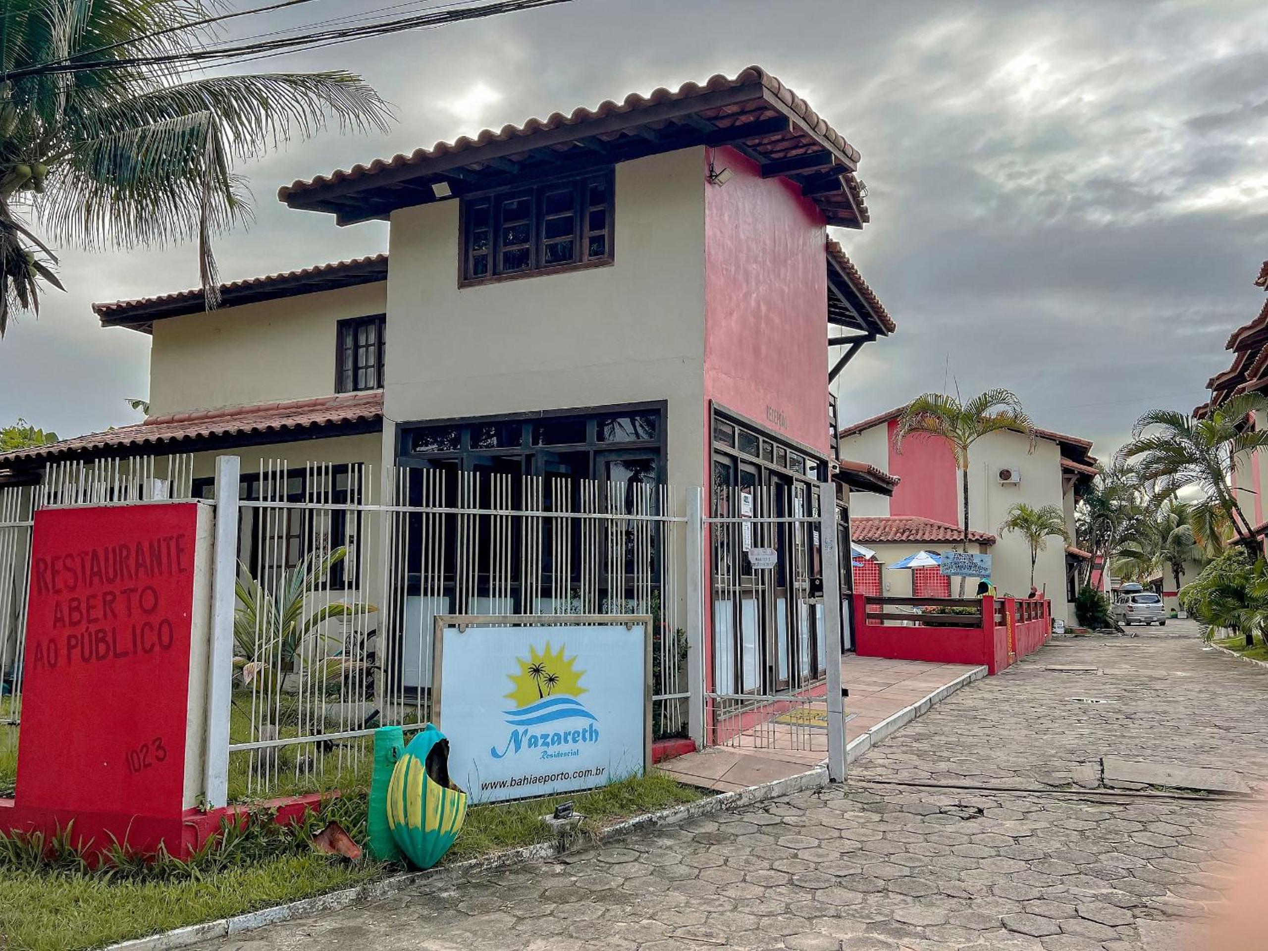 Casas com 2 ou 3 suítes (todas com ar split), com internet privativa 300MBPSno Residencial Nazareth, localizado a aproximadamente 80m da praia de Taperapuã