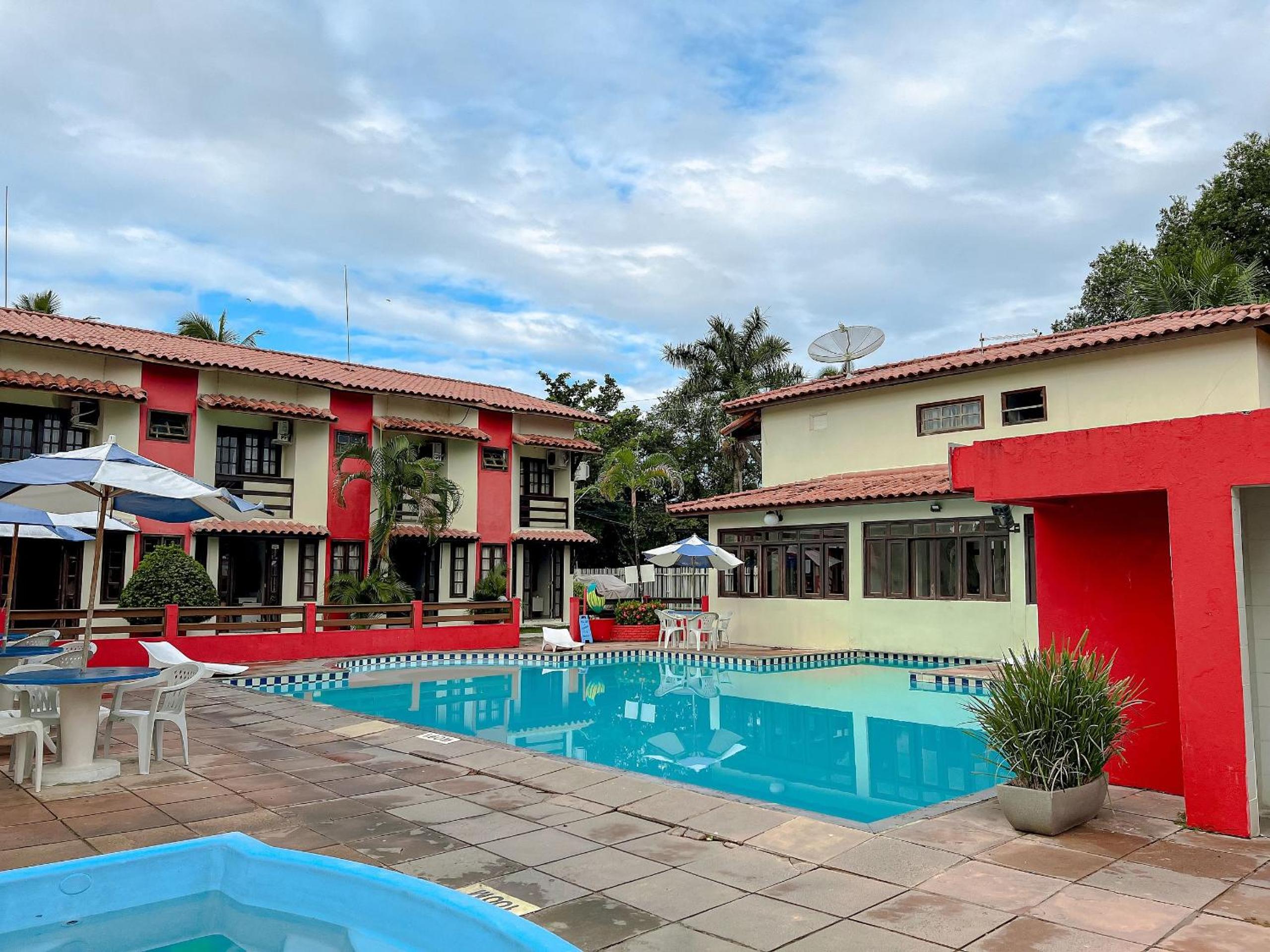 Casas com 2 ou 3 suítes (todas com ar split), com internet privativa 300MBPSno Residencial Nazareth, localizado a aproximadamente 80m da praia de Taperapuã