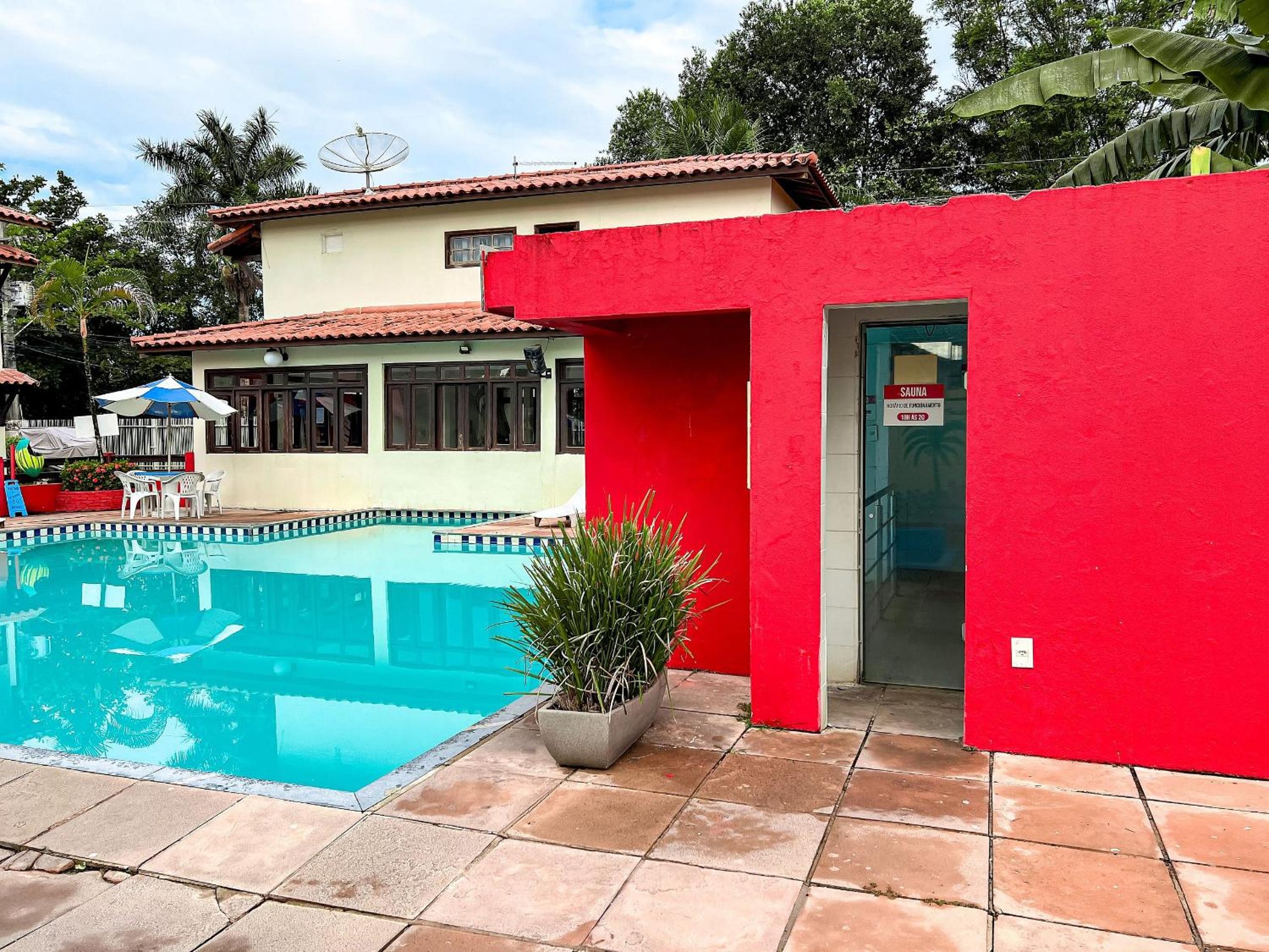 Casas com 2 ou 3 suítes (todas com ar split), com internet privativa 300MBPSno Residencial Nazareth, localizado a aproximadamente 80m da praia de Taperapuã