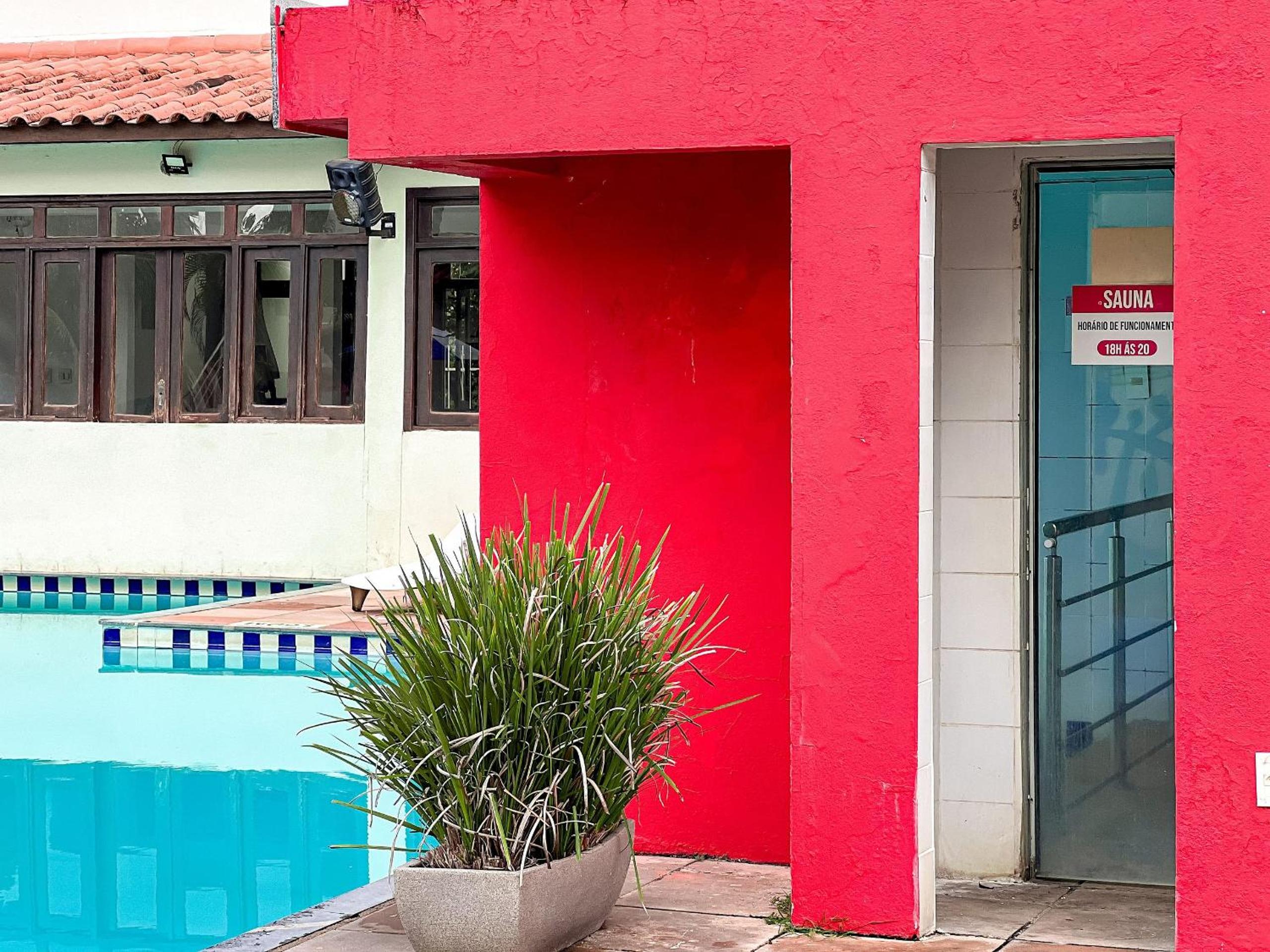 Casas com 2 ou 3 suítes (todas com ar split), com internet privativa 300MBPSno Residencial Nazareth, localizado a aproximadamente 80m da praia de Taperapuã