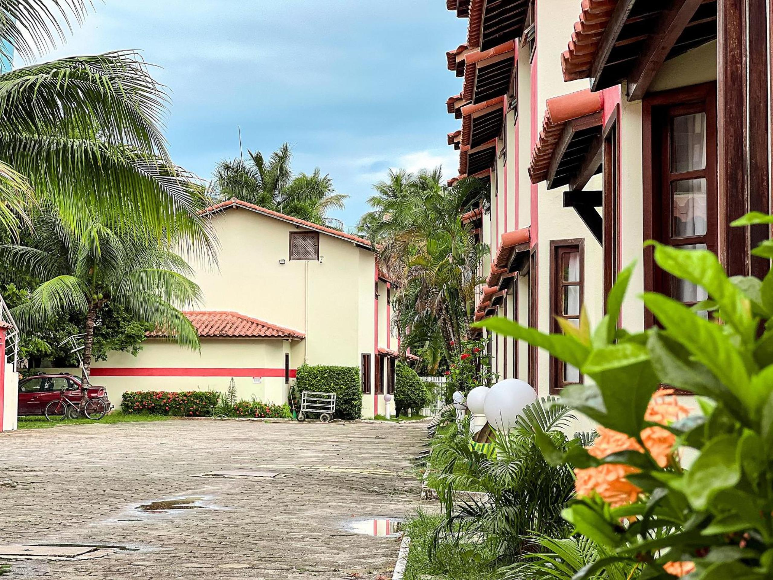 Casas com 2 ou 3 suítes (todas com ar split), com internet privativa 300MBPSno Residencial Nazareth, localizado a aproximadamente 80m da praia de Taperapuã