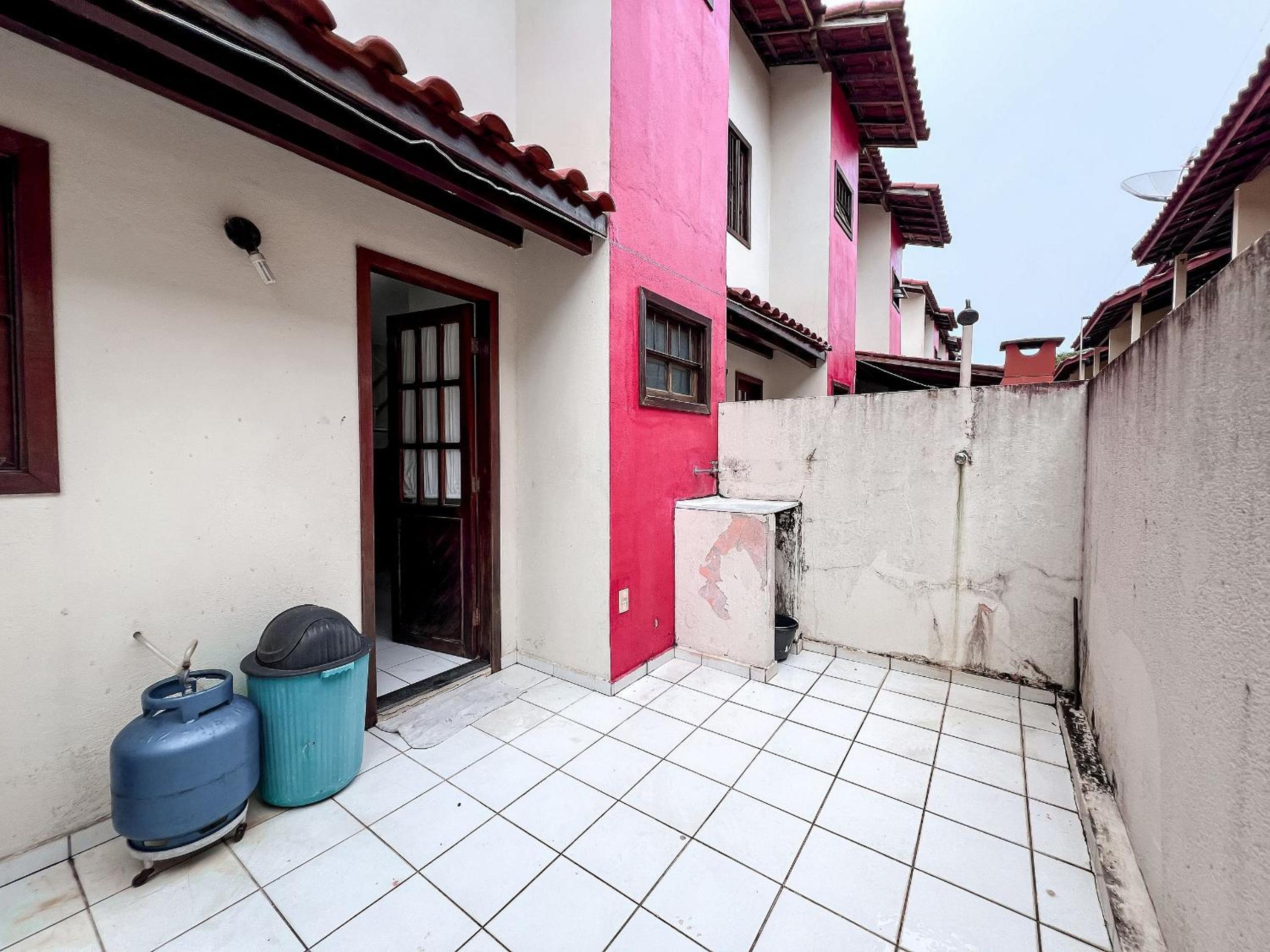 Casas com 2 ou 3 suítes (todas com ar split), com internet privativa 300MBPSno Residencial Nazareth, localizado a aproximadamente 80m da praia de Taperapuã