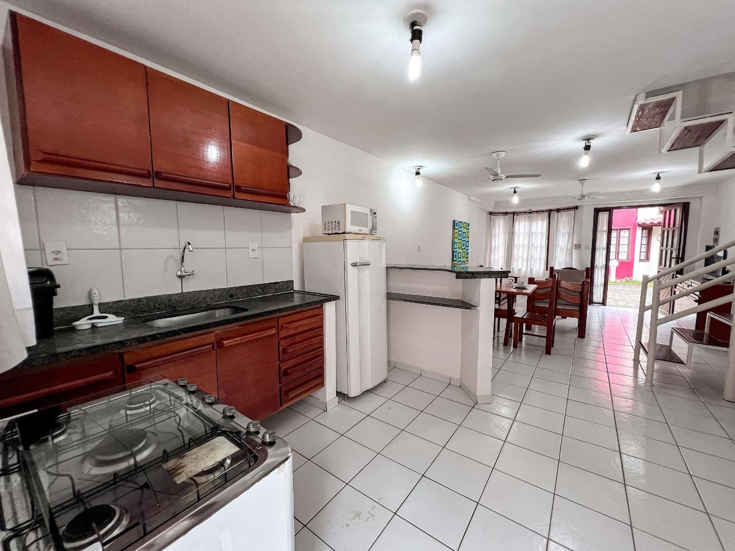 Casas com 2 ou 3 suítes (todas com ar split), com internet privativa 300MBPSno Residencial Nazareth, localizado a aproximadamente 80m da praia de Taperapuã