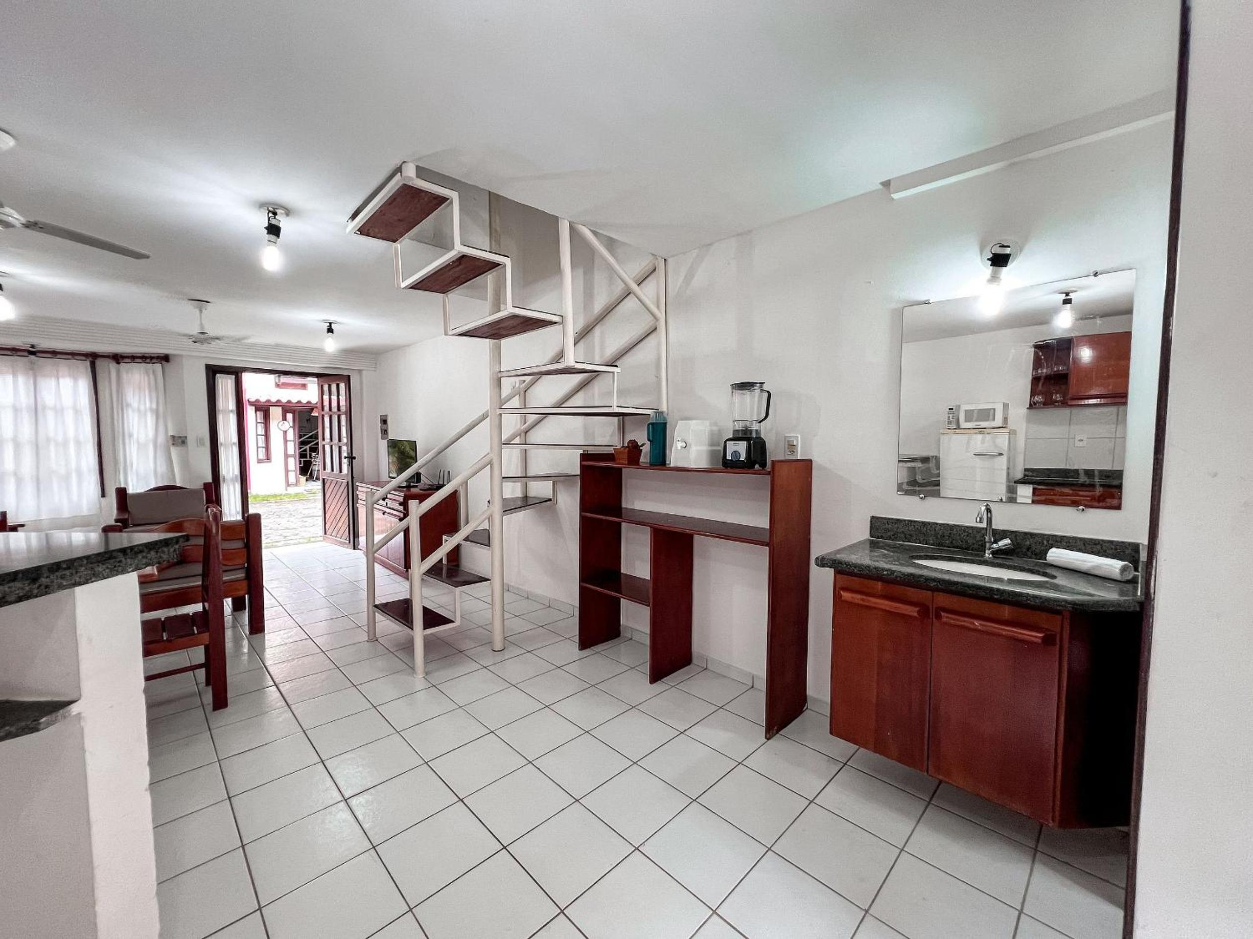 Casas com 2 ou 3 suítes (todas com ar split), com internet privativa 300MBPSno Residencial Nazareth, localizado a aproximadamente 80m da praia de Taperapuã