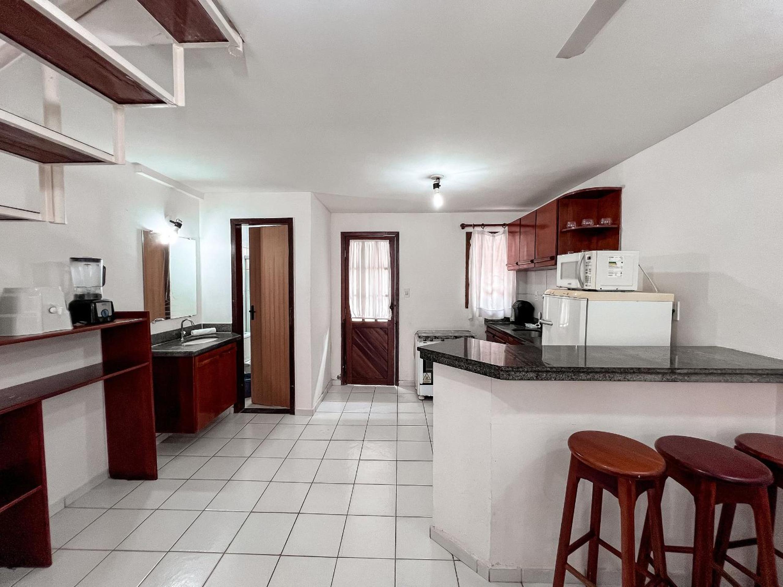 Casas com 2 ou 3 suítes (todas com ar split), com internet privativa 300MBPSno Residencial Nazareth, localizado a aproximadamente 80m da praia de Taperapuã