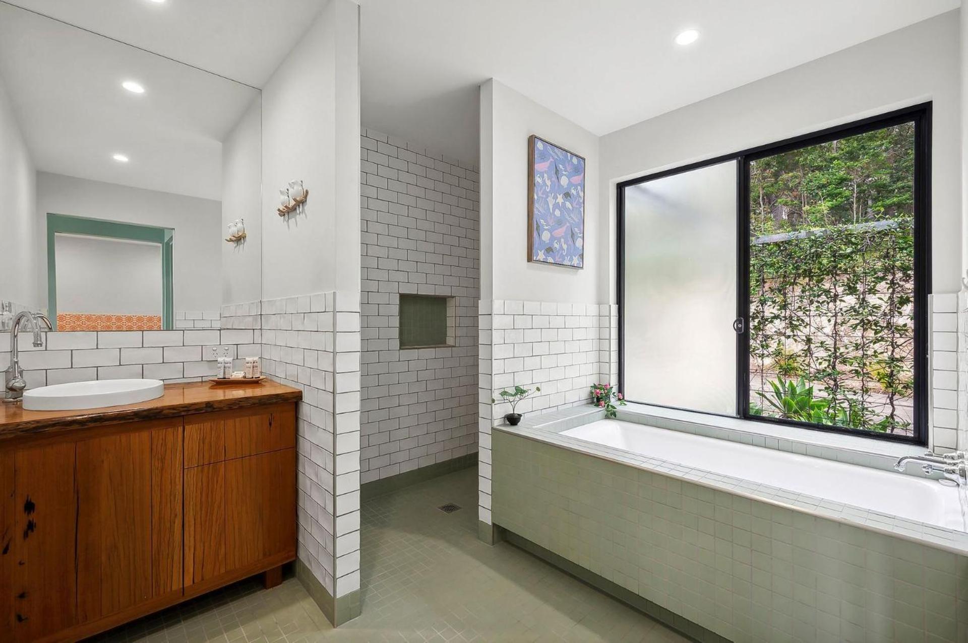 Coolum Scenic Getaway - Mountain & Ocean views only 15 minutes from the beach