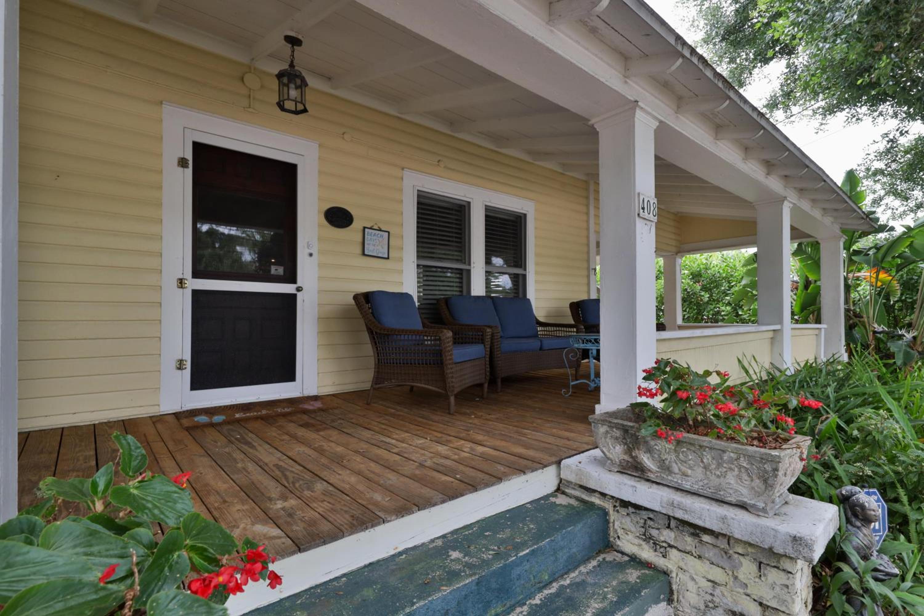 Vintage Coastal Retreat 2Br Home Near Flagler Ave & Beach view 2