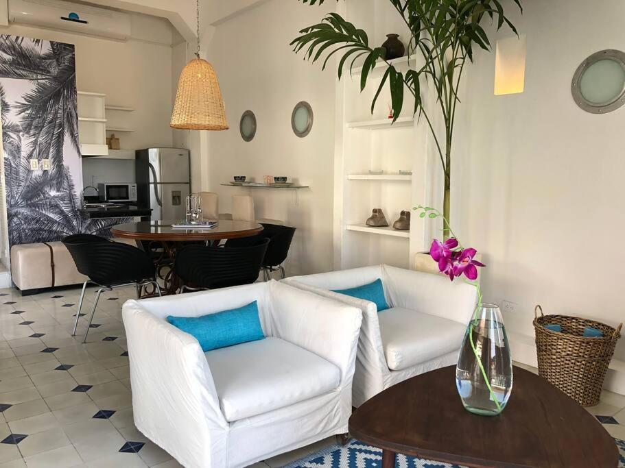 COZY LOFT WHIT JACUZZI & OCEAN VIEW IN WALLED CITY