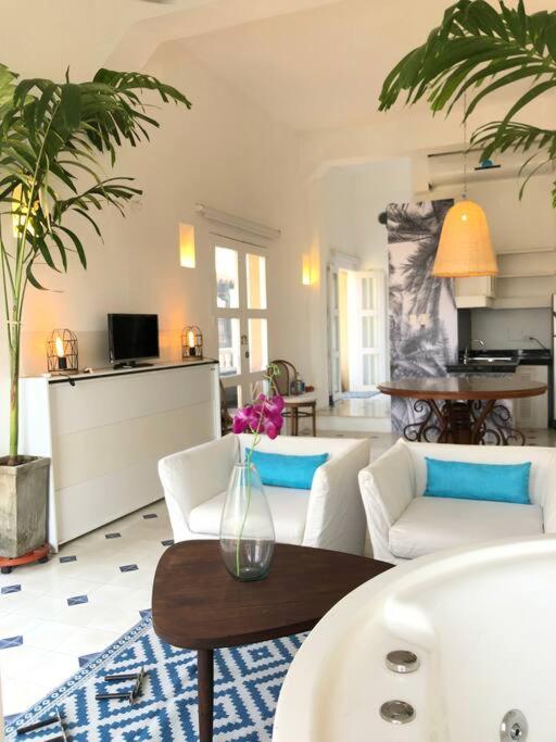 COZY LOFT WHIT JACUZZI & OCEAN VIEW IN WALLED CITY