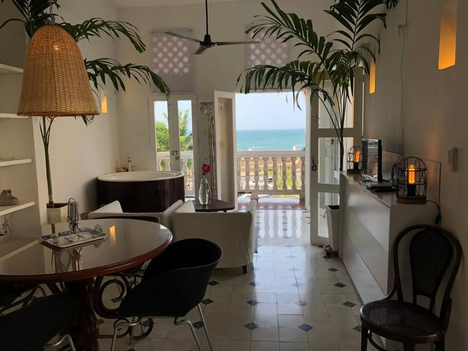 COZY LOFT WHIT JACUZZI & OCEAN VIEW IN WALLED CITY