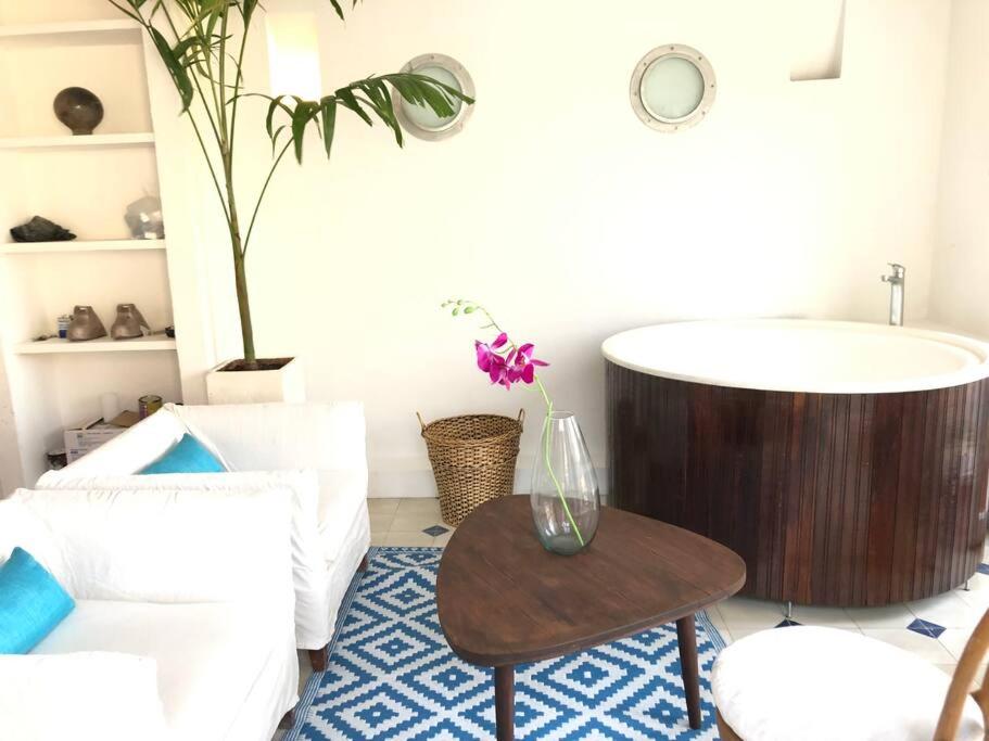 COZY LOFT WHIT JACUZZI & OCEAN VIEW IN WALLED CITY