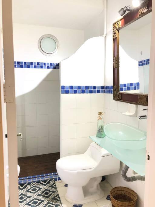 COZY LOFT WHIT JACUZZI & OCEAN VIEW IN WALLED CITY