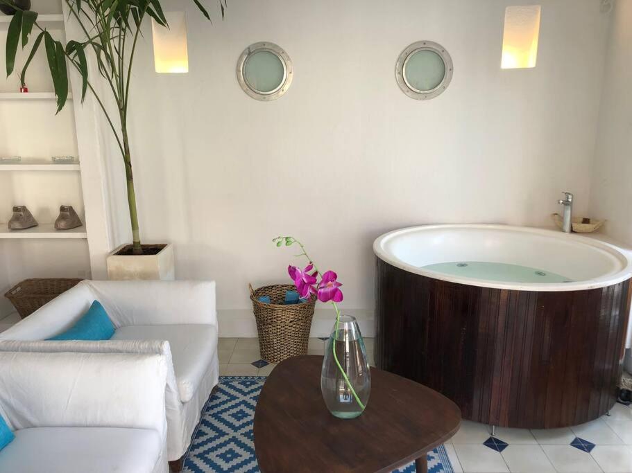 COZY LOFT WHIT JACUZZI & OCEAN VIEW IN WALLED CITY