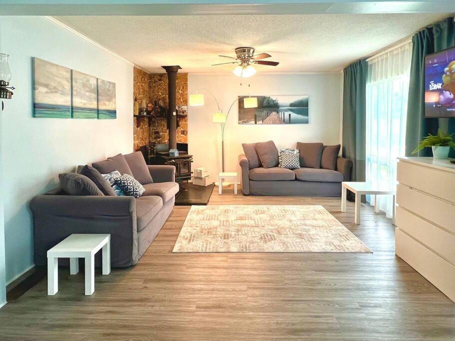 Bella Vita Waterfront Cottage in Havelock