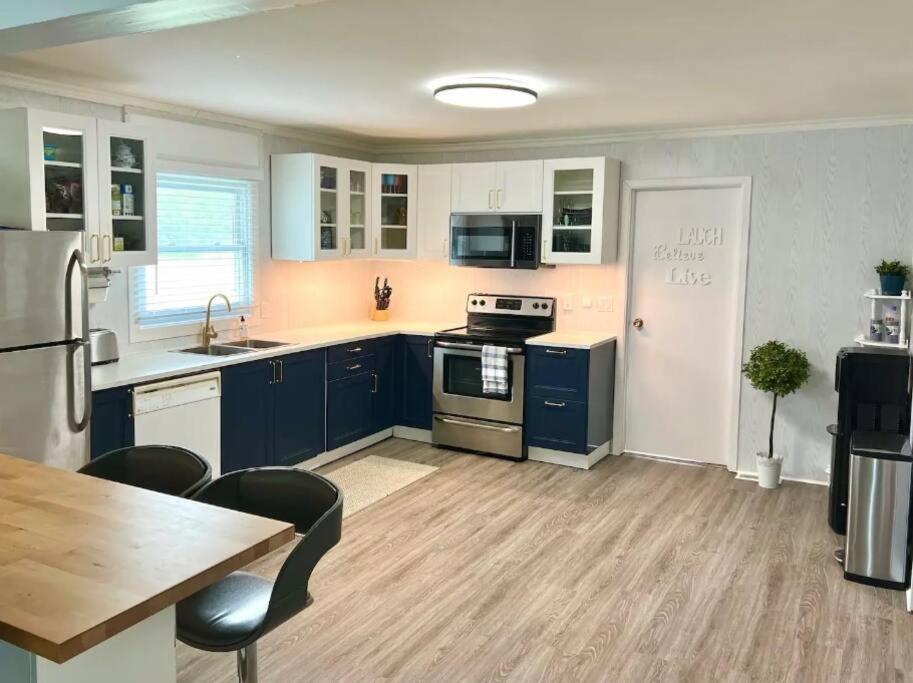 Bella Vita Waterfront Cottage in Havelock