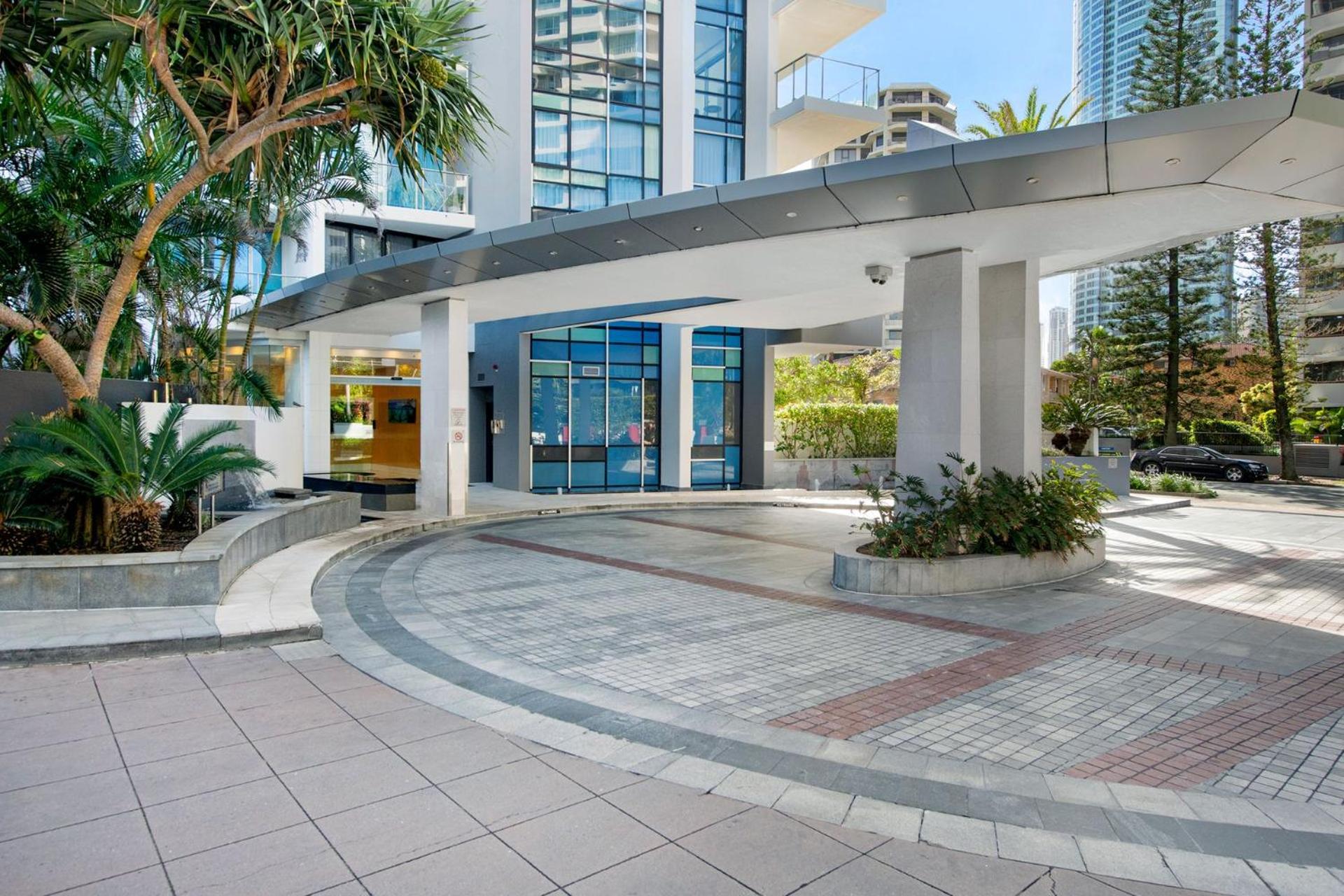 3 Bedroom Apartment Close To The Beach