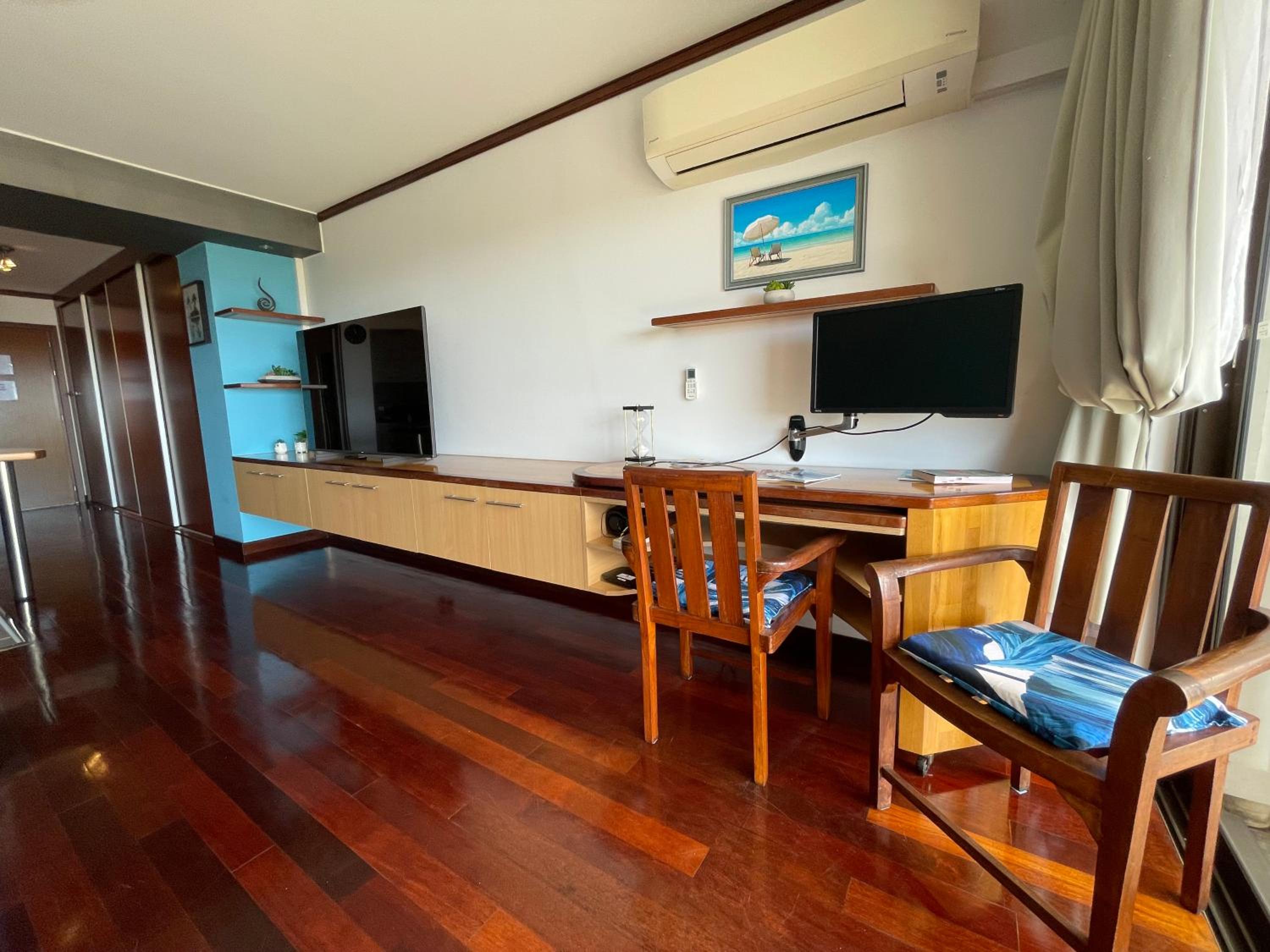 Blue Moana Studio Papeete - Sea View, AC, Fast Wifi, Pool, Gym view 2