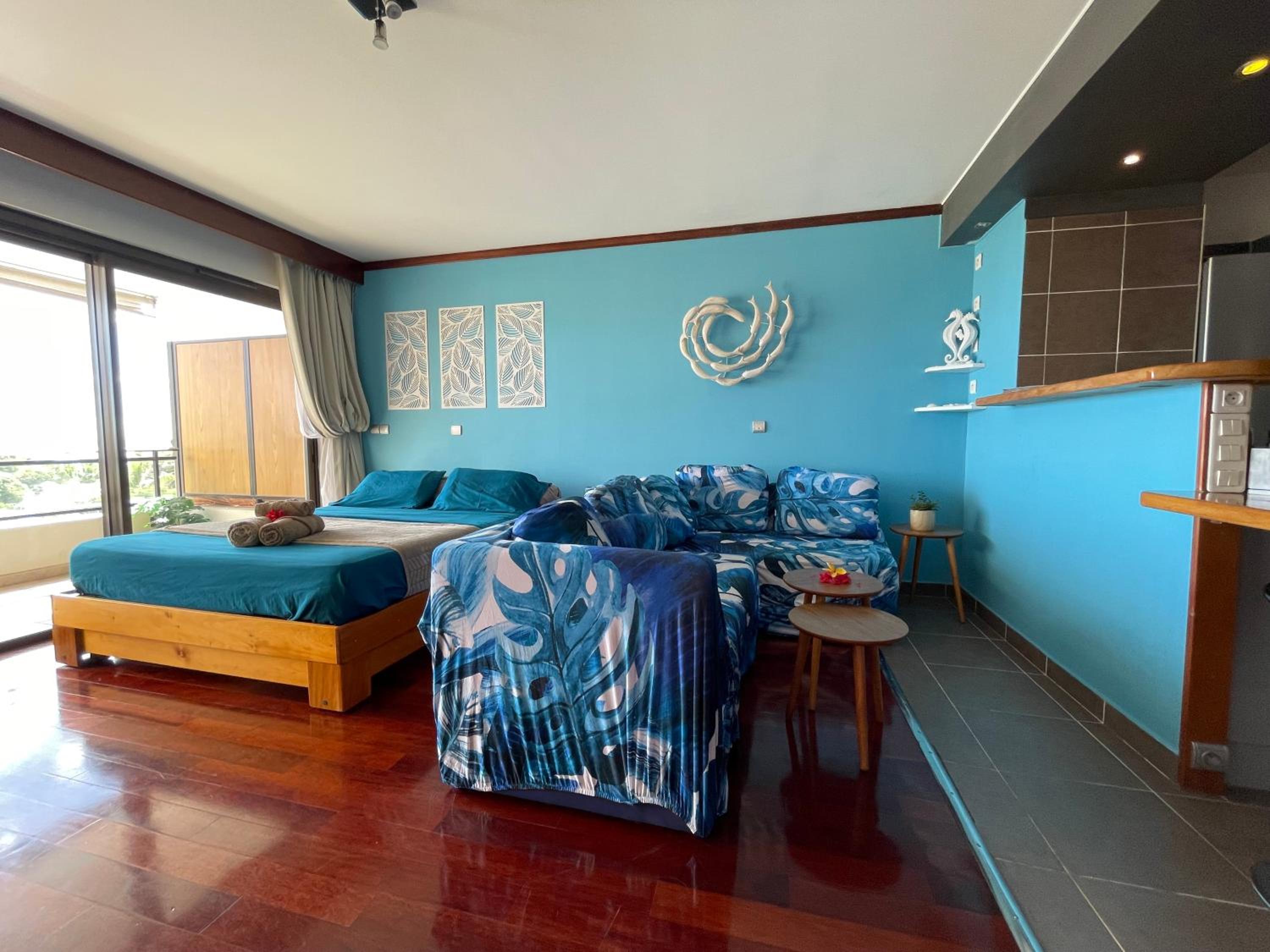Blue Moana Studio Papeete - Sea View, AC, Fast Wifi, Pool, Gym view 4
