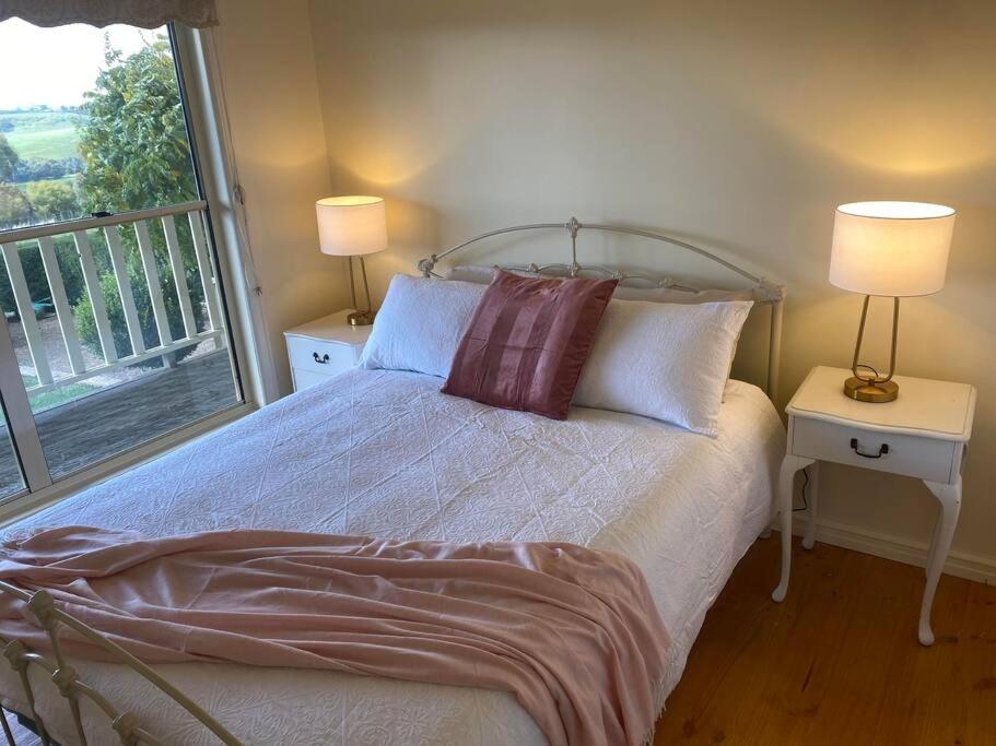 IRONBARK FARM Farmhouse on 52 acres in the scenic Yarra Valley