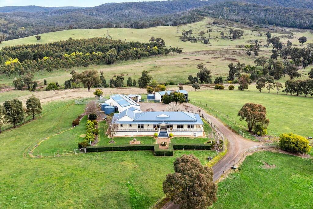 IRONBARK FARM Farmhouse on 52 acres in the scenic Yarra Valley