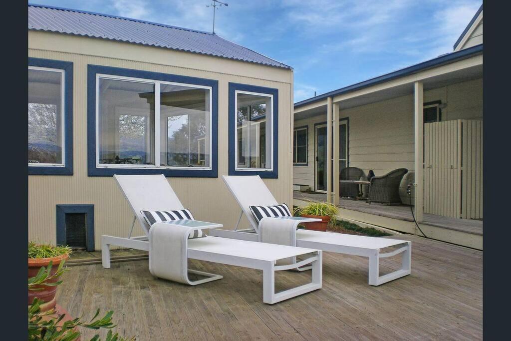 IRONBARK FARM Farmhouse on 52 acres in the scenic Yarra Valley