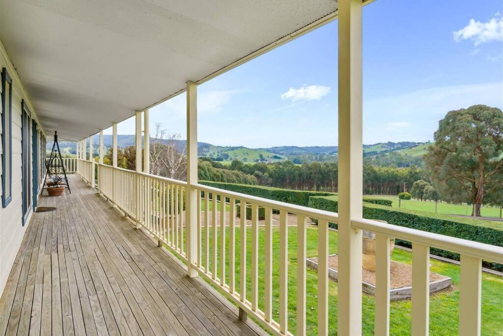 IRONBARK FARM Farmhouse on 52 acres in the scenic Yarra Valley