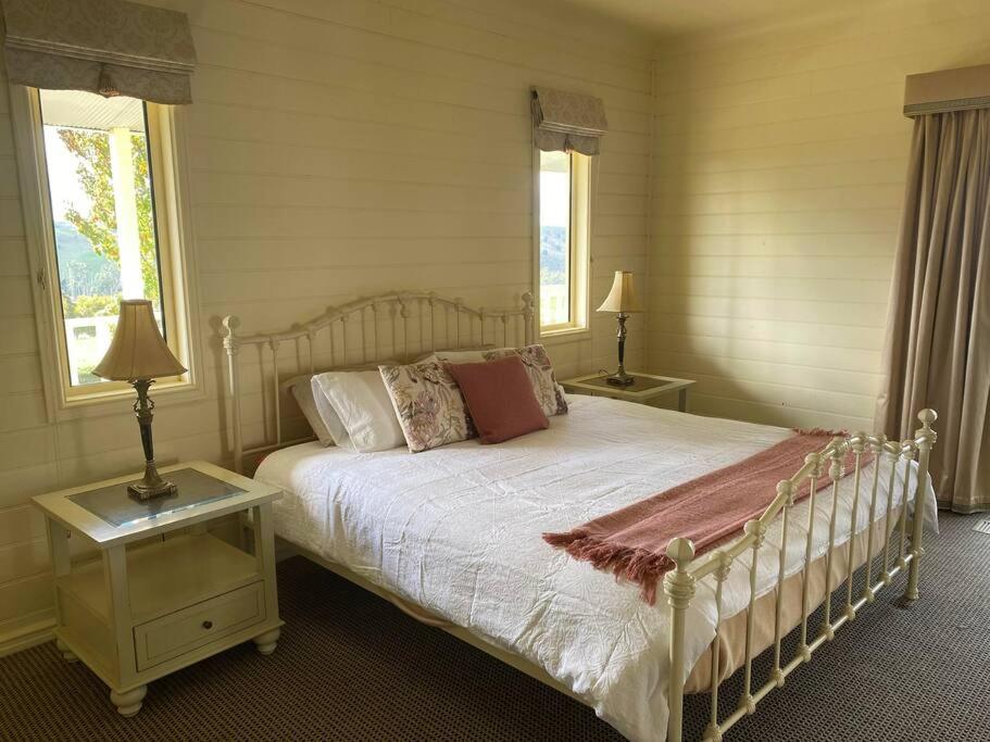 IRONBARK FARM Farmhouse on 52 acres in the scenic Yarra Valley