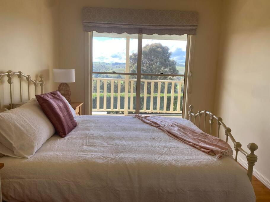 IRONBARK FARM Farmhouse on 52 acres in the scenic Yarra Valley
