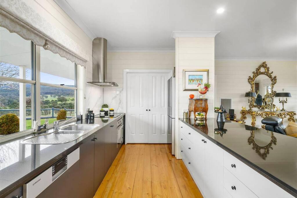 IRONBARK FARM Farmhouse on 52 acres in the scenic Yarra Valley