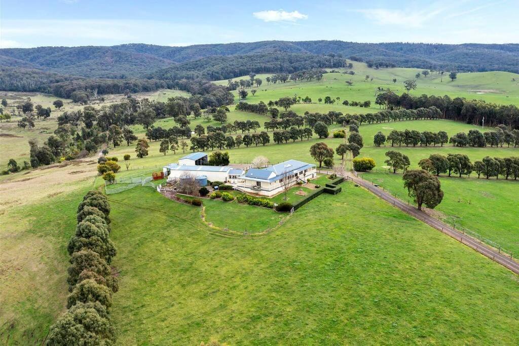 IRONBARK FARM Farmhouse on 52 acres in the scenic Yarra Valley