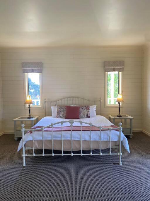 IRONBARK FARM Farmhouse on 52 acres in the scenic Yarra Valley