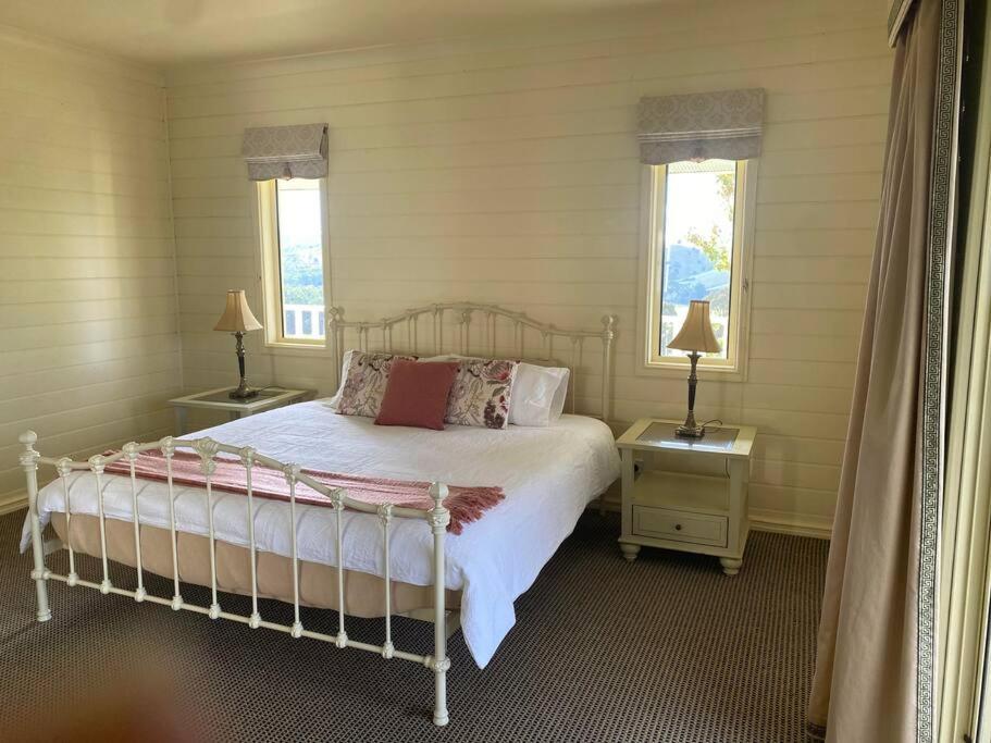 IRONBARK FARM Farmhouse on 52 acres in the scenic Yarra Valley