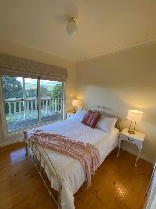 IRONBARK FARM Farmhouse on 52 acres in the scenic Yarra Valley