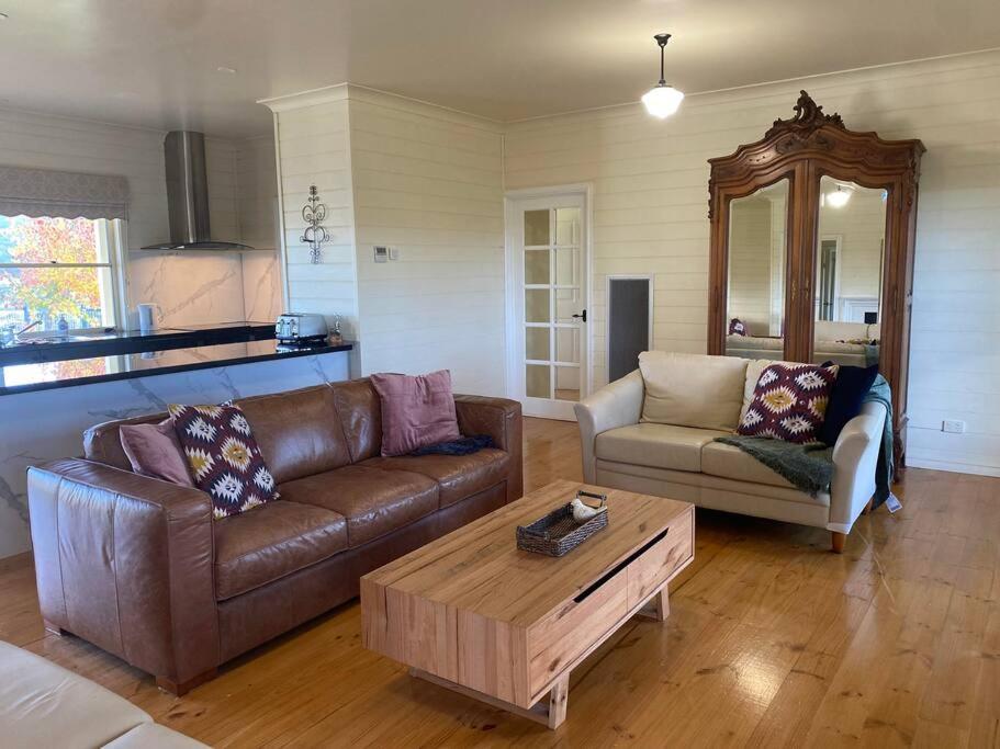 IRONBARK FARM Farmhouse on 52 acres in the scenic Yarra Valley
