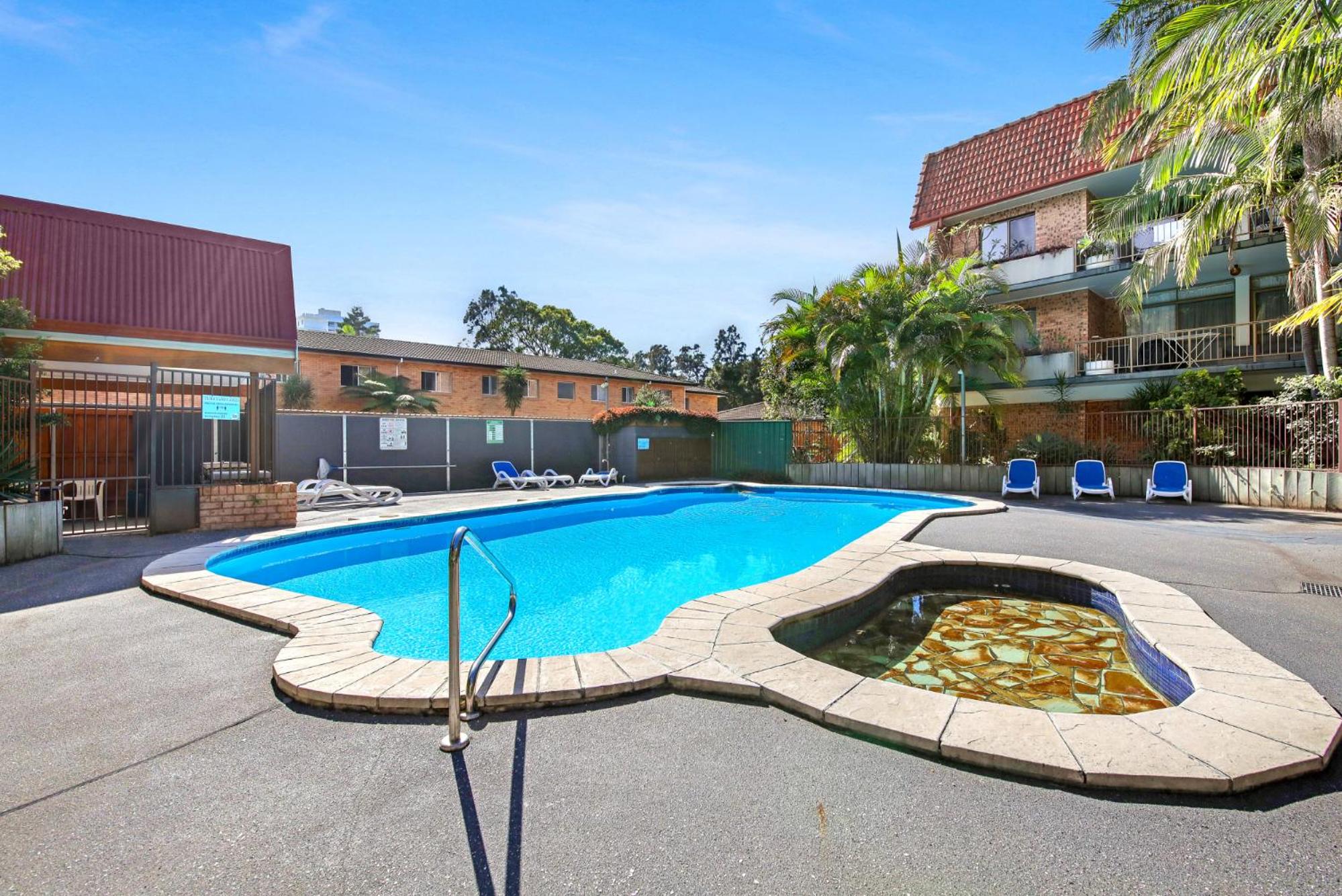Hawaiian Gardens 22