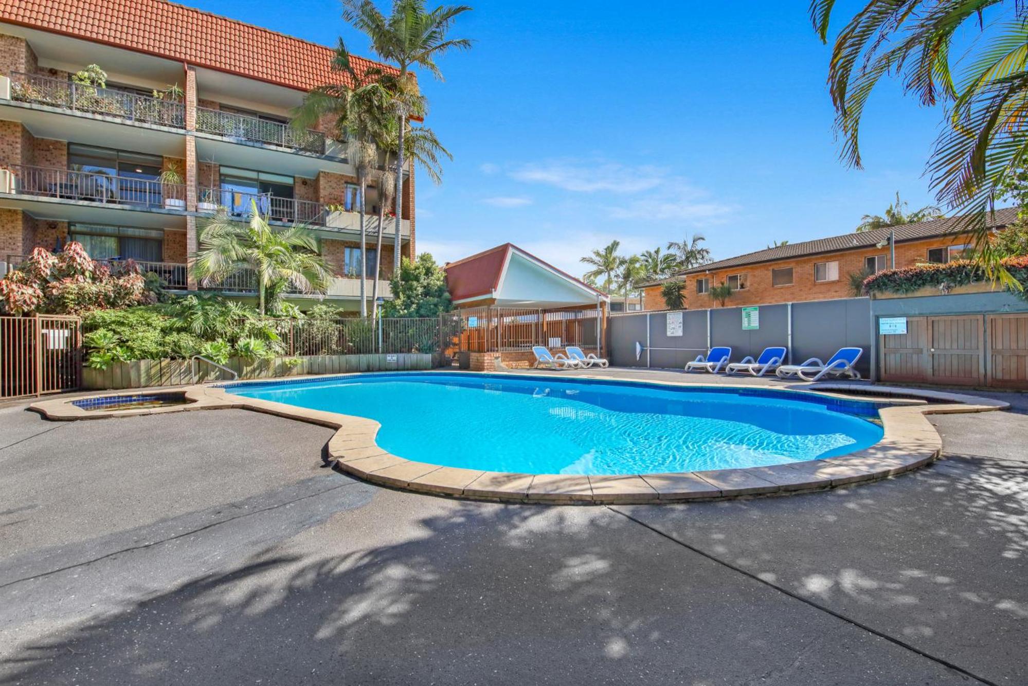 Hawaiian Gardens 22