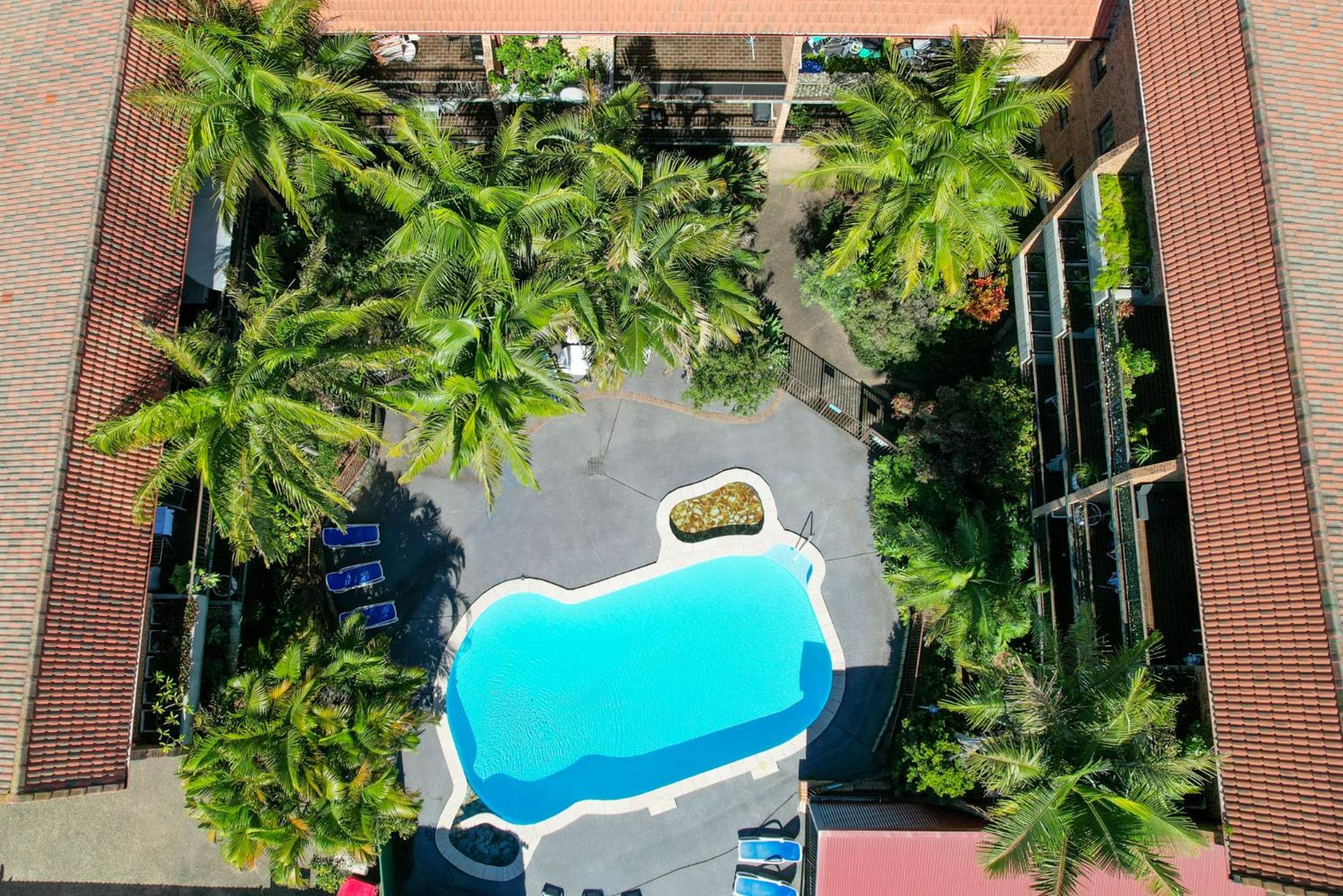 Hawaiian Gardens 22